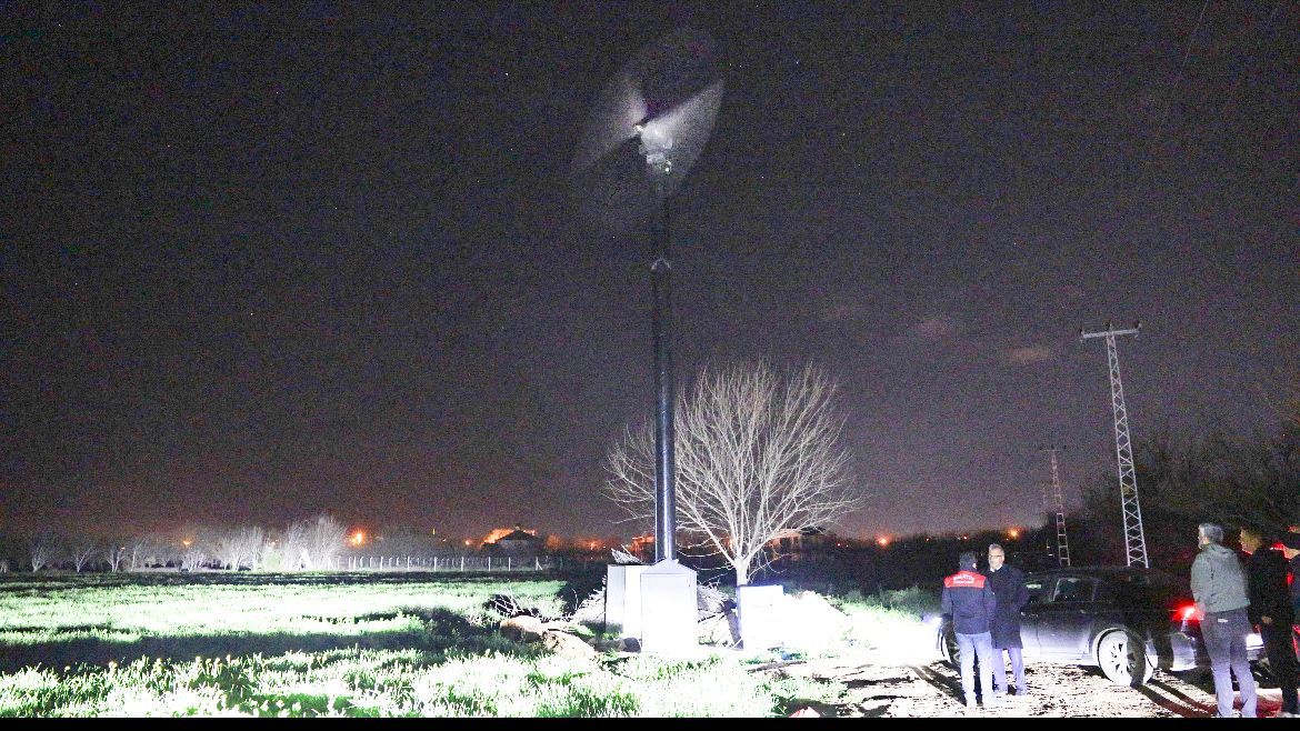 Kayısı üreticisi gece nöbeti