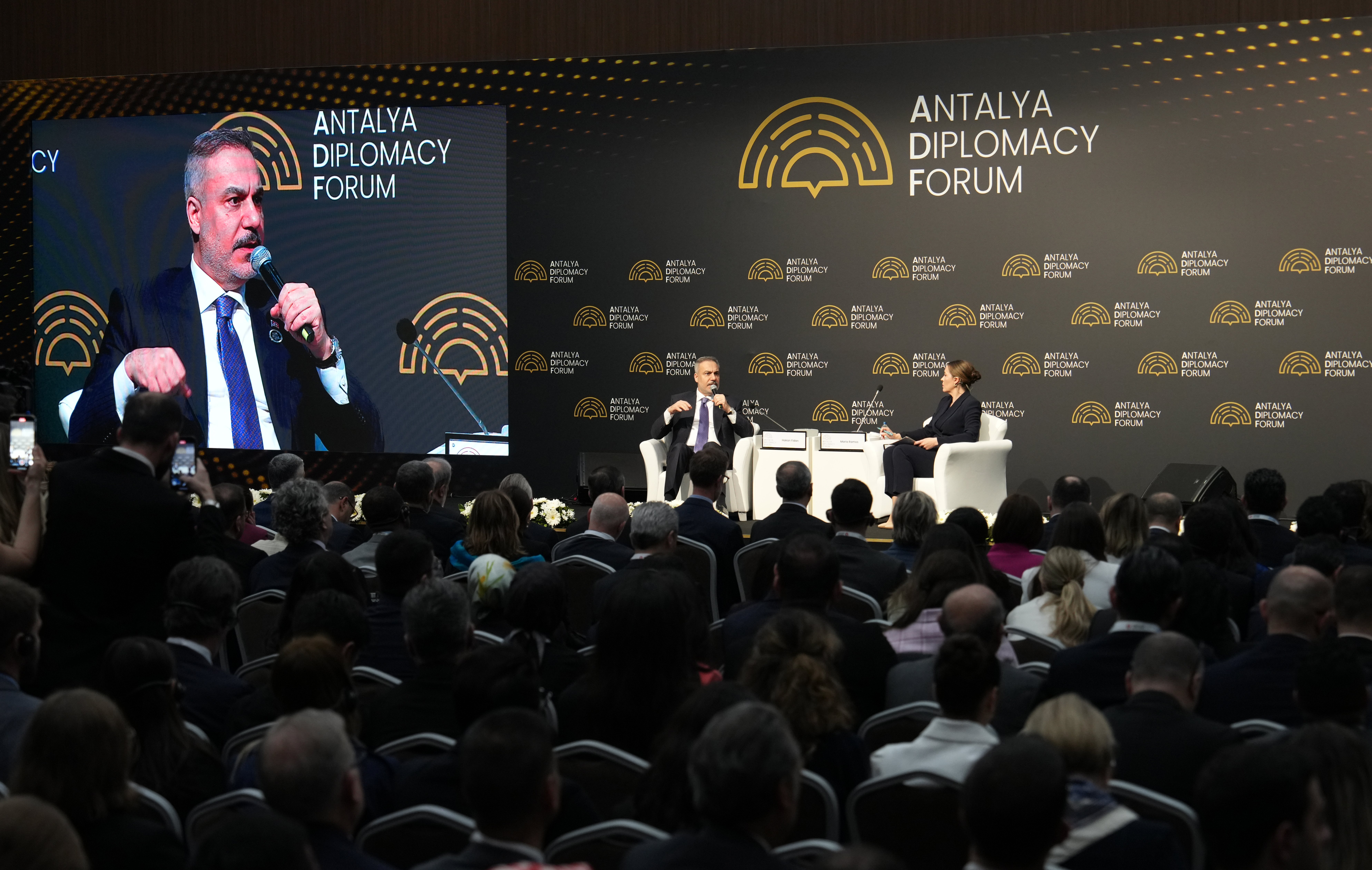 ADF 2026 HostTalk toplantı sahnesi