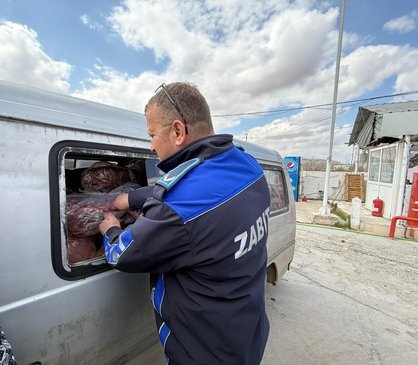 Nizip sakatat operasyonu kamyonet