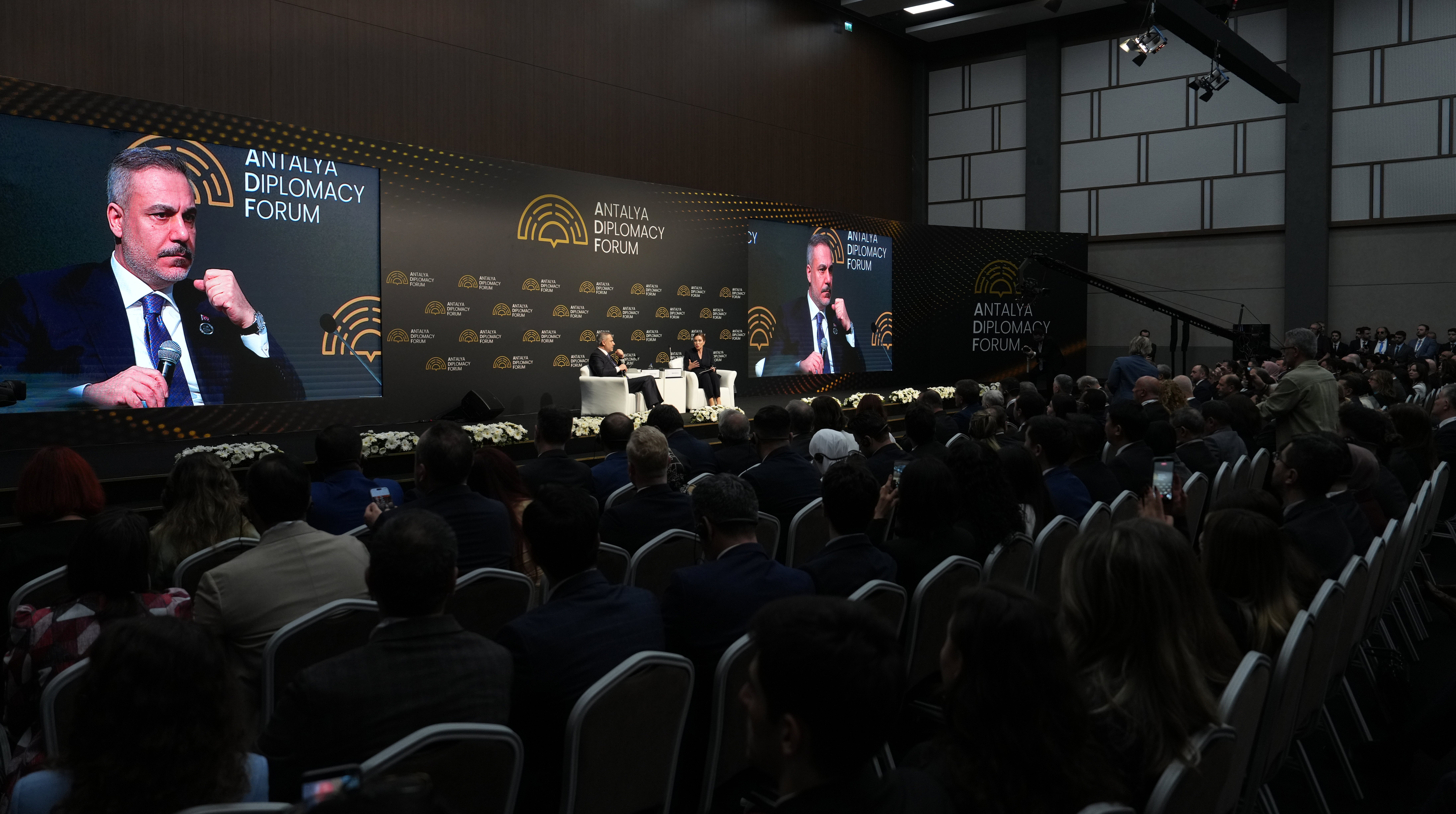 Dışişleri Bakanı Hakan Fidan soruları yanıtlıyor