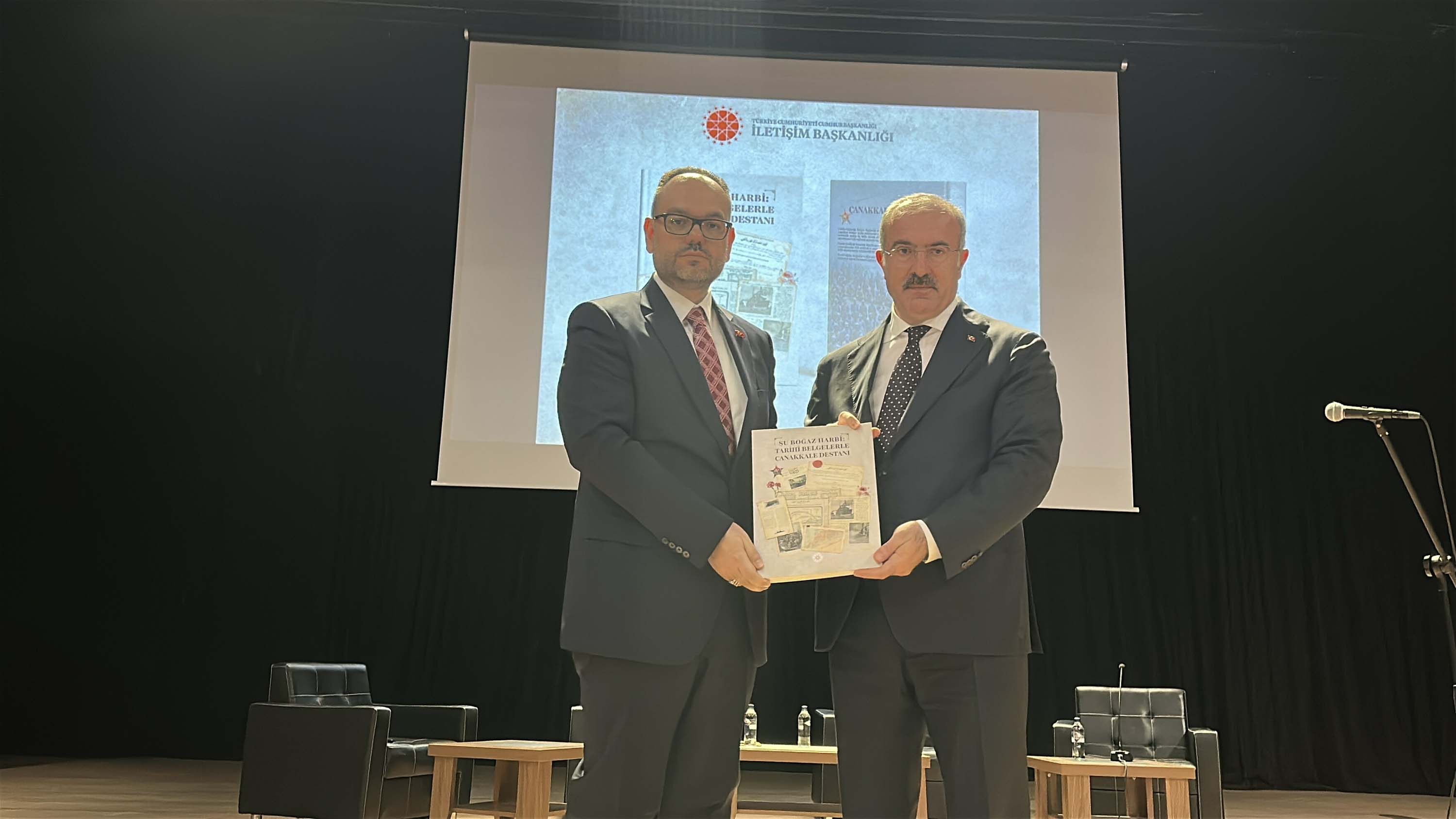 Çanakkale Valisi Ömer Toraman konuşma yapıyor