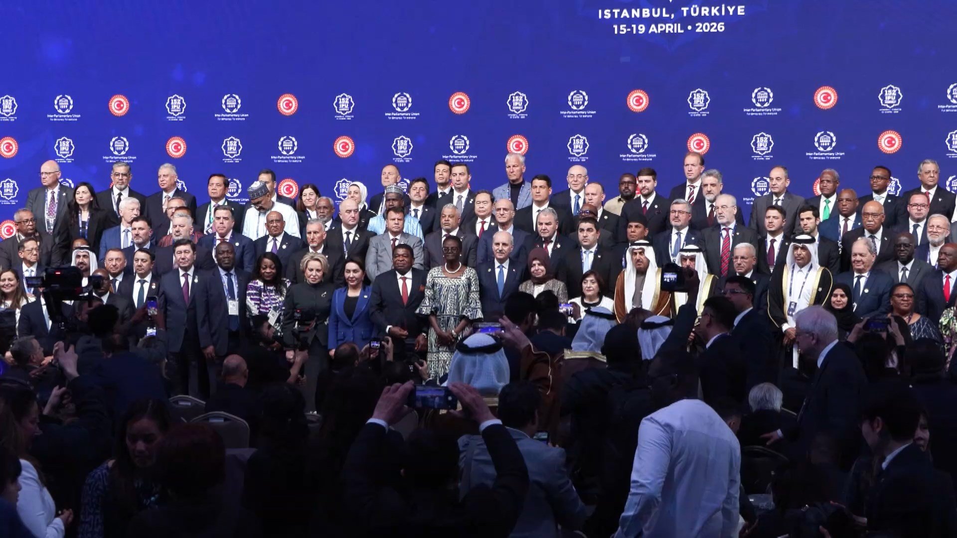 Numan Kurtulmuş uluslararası parlamenterlerle bir arada