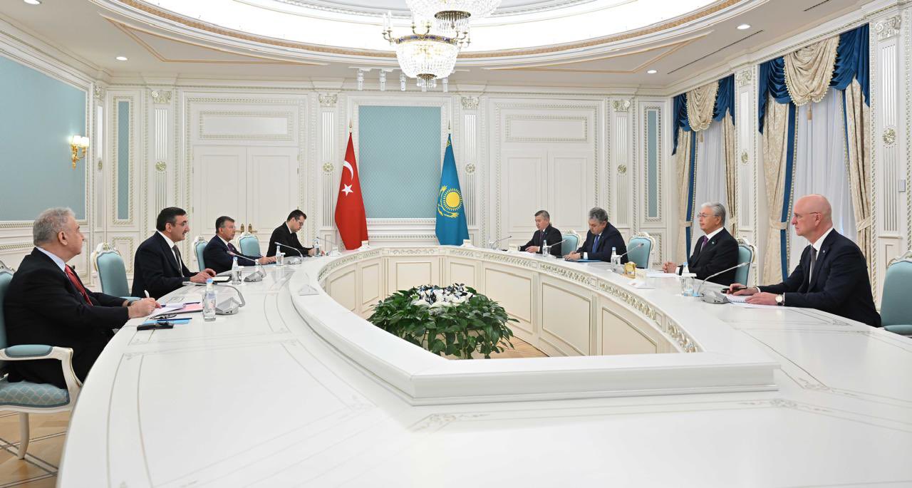 Cevdet Yılmaz Kazakistan Cumhurbaşkanı Tokayev ile görüşüyor