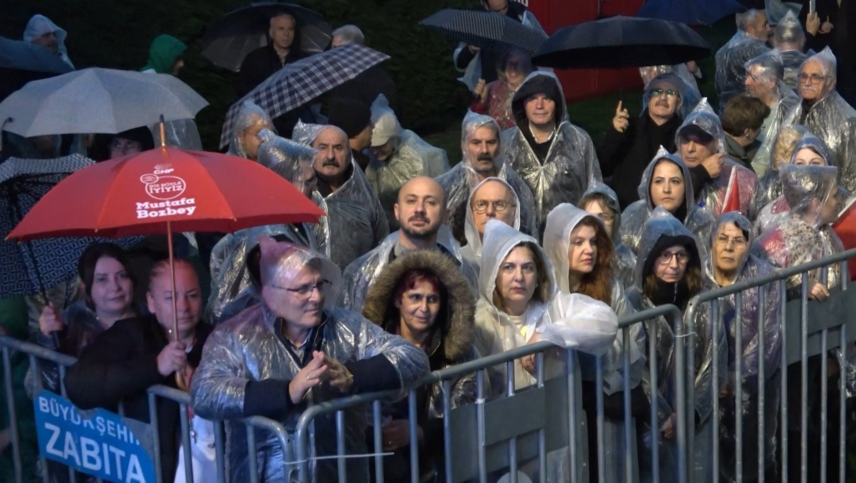 CHP Bursa İl Başkanı Nihat Yeşiltaş konuşma yapıyor