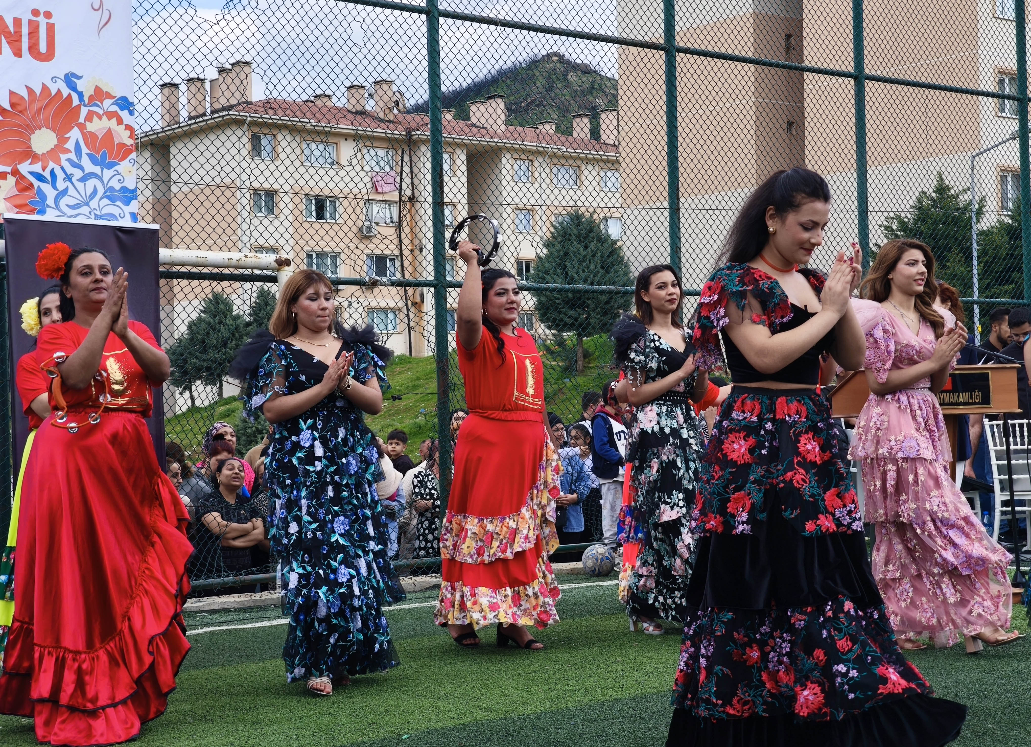 Roman Kadınlar Dans Gösterisi