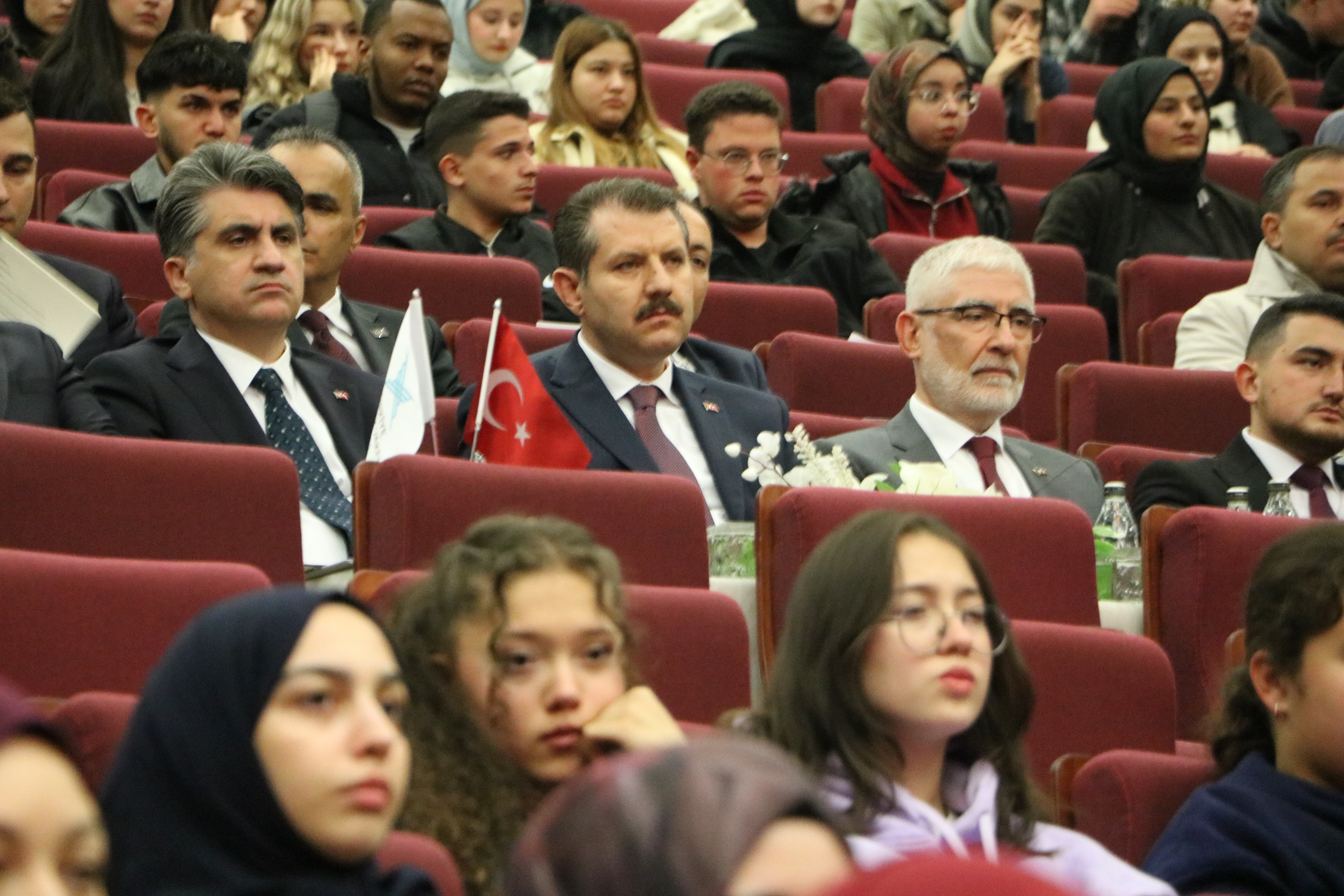 Salih Ayhan öğrencilerle