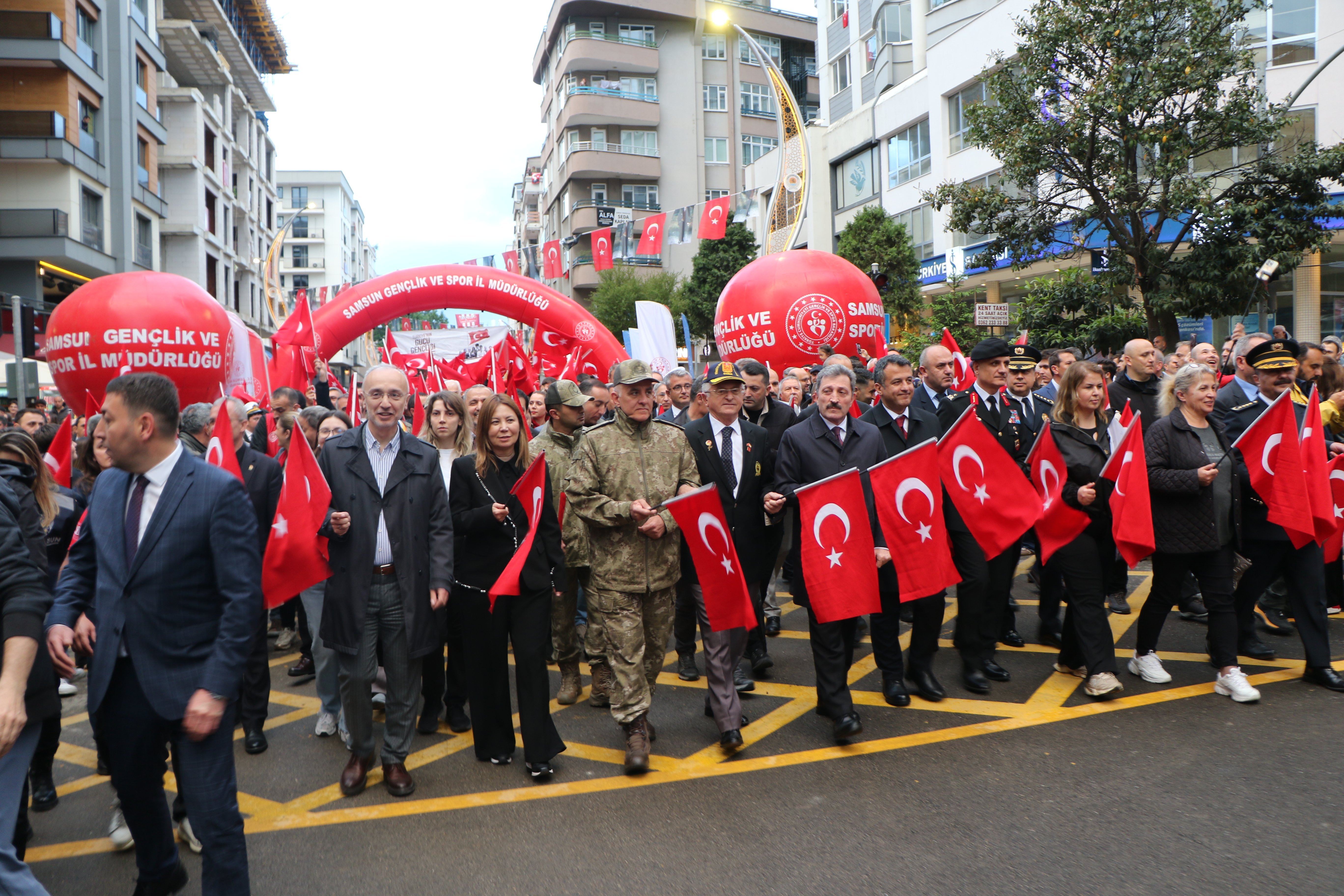 Samsun Valisi Orhan Tavlı konuşma yapıyor