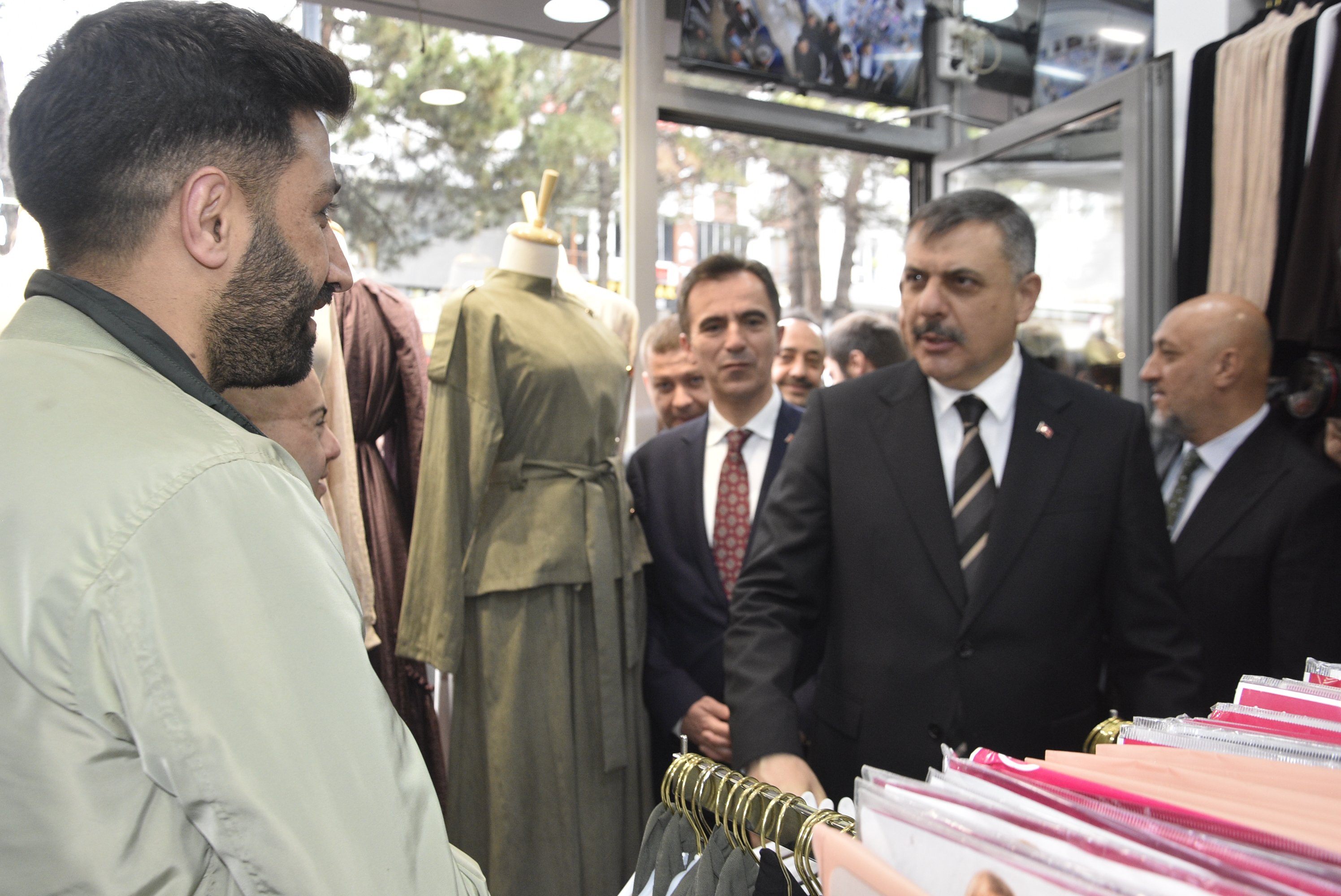 Bakan Çiftçi, Bitlis esnafı ile