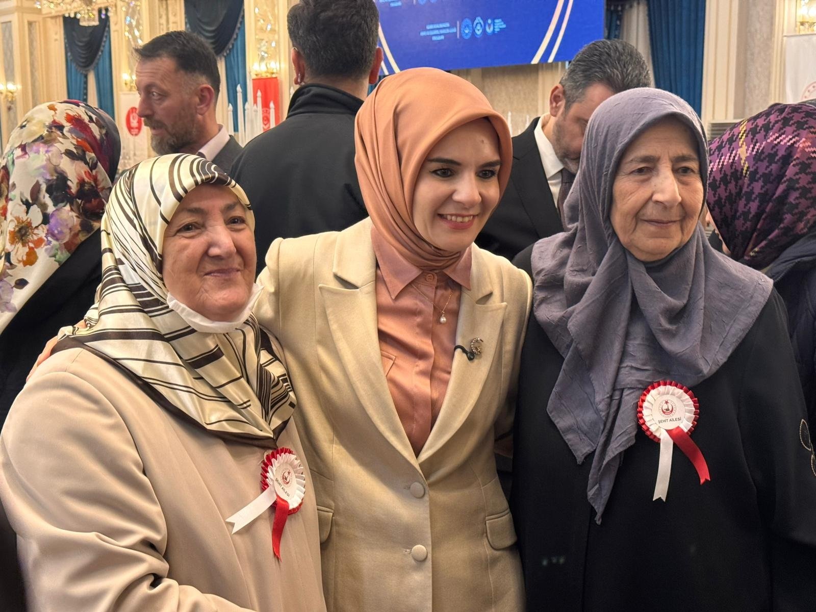 Bakan Göktaş, Anneler Günü programında şehit aileleriyle bir araya geldi