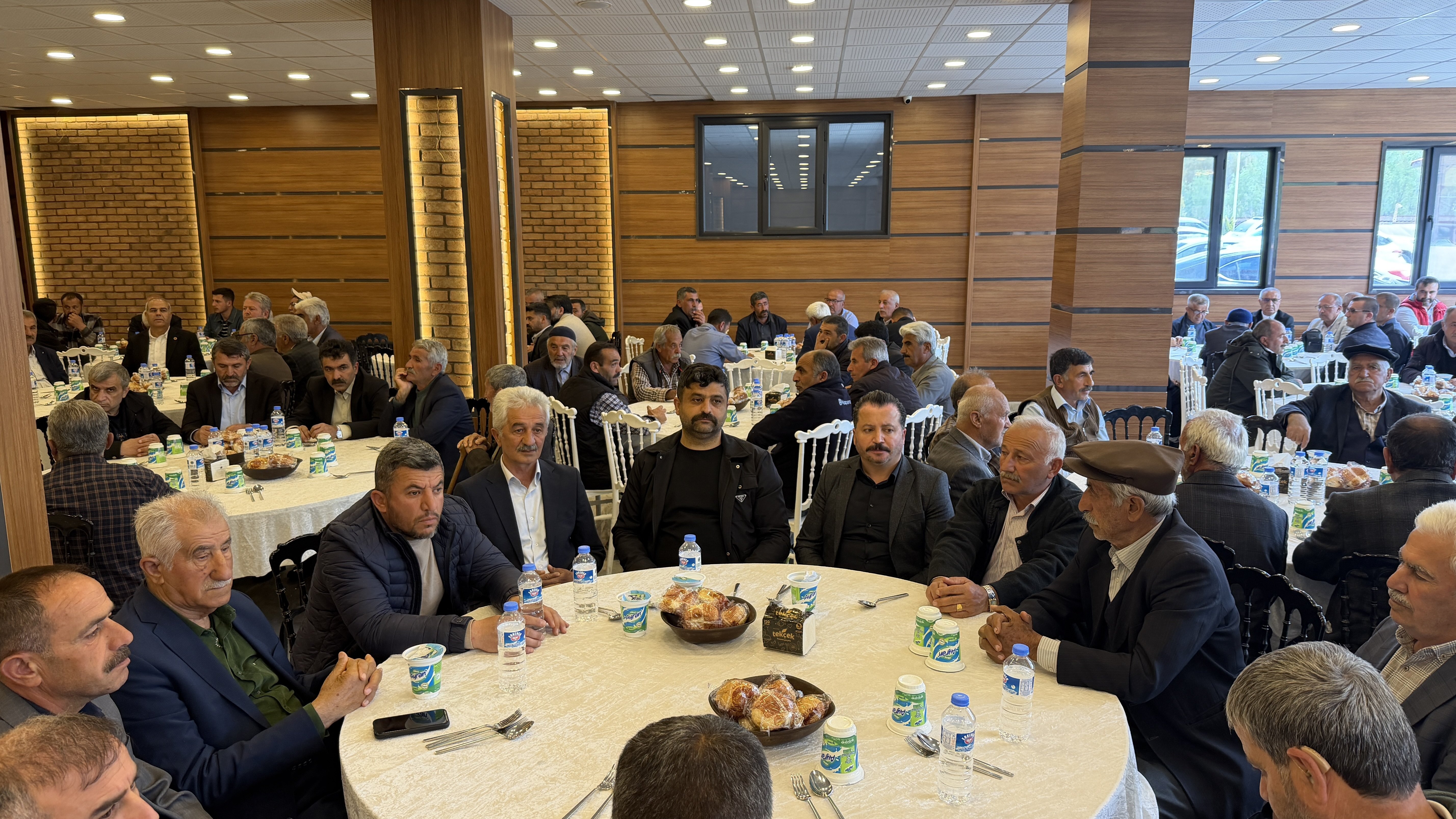 Barış yemeği katılımcıları