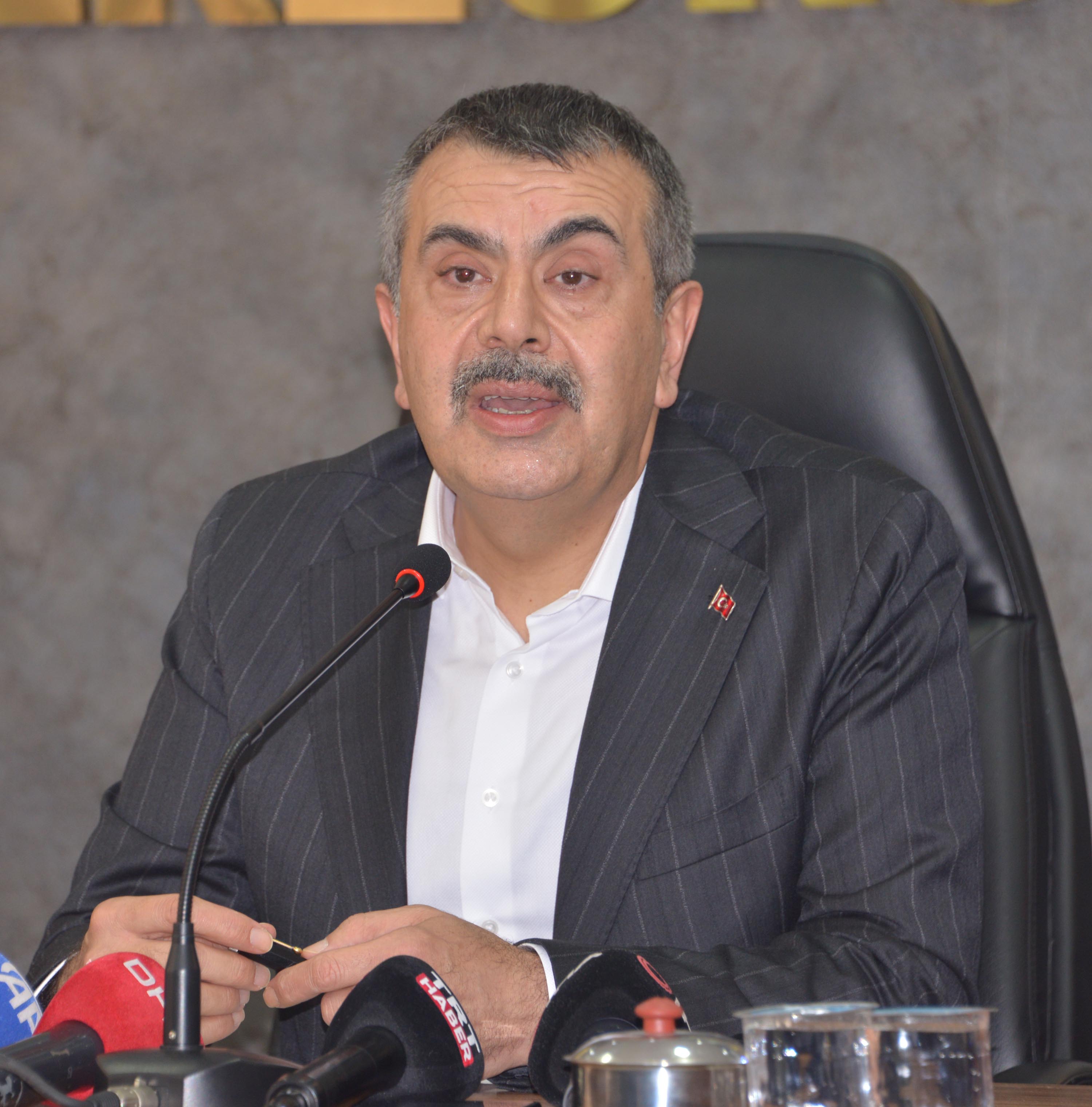 Milli Eğitim Bakanı Yusuf Tekin AK Parti İl Başkanlığı ziyaretinde