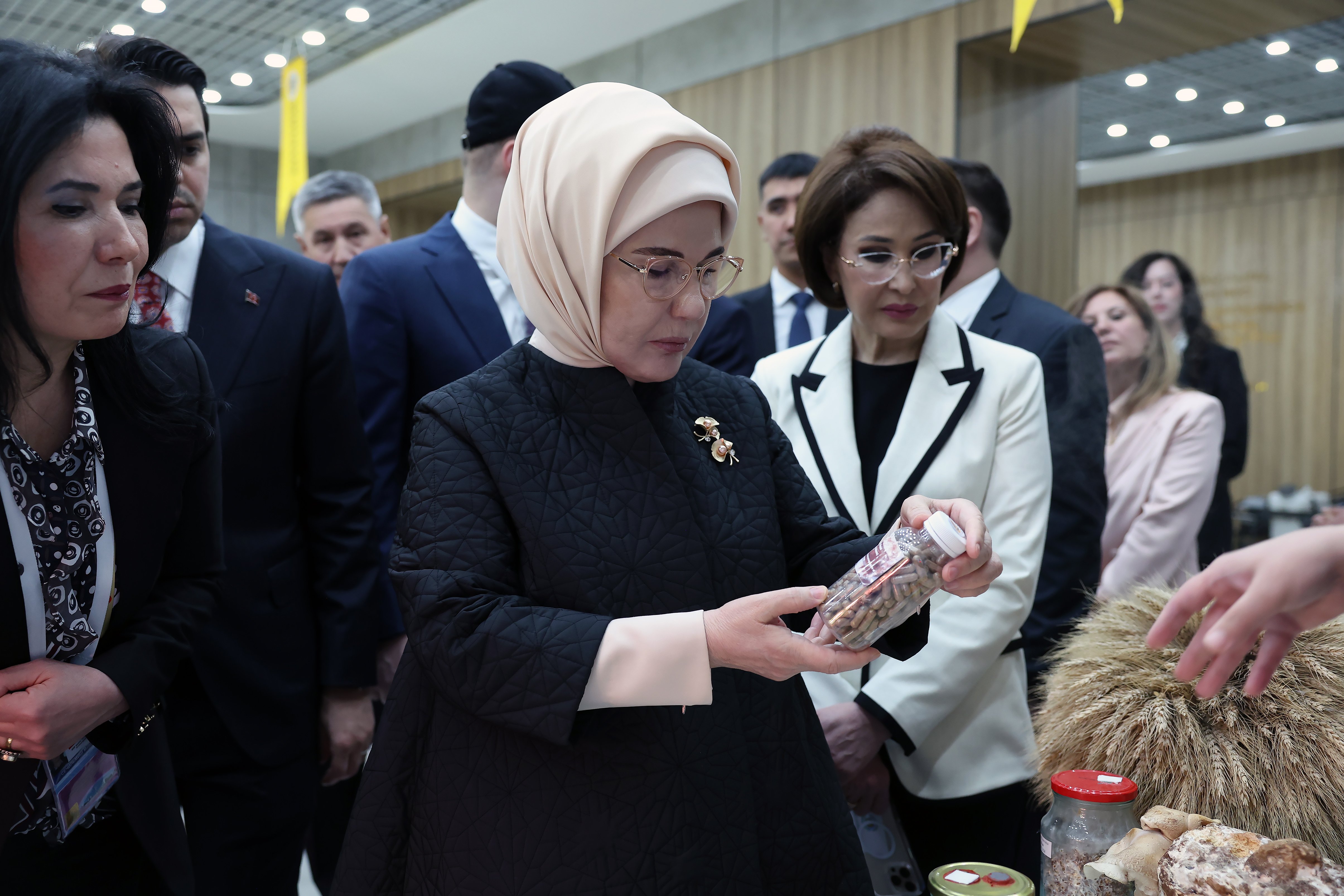 Emine Erdoğan Kazakistan Sıfır Atık Laboratuvarı açılışı