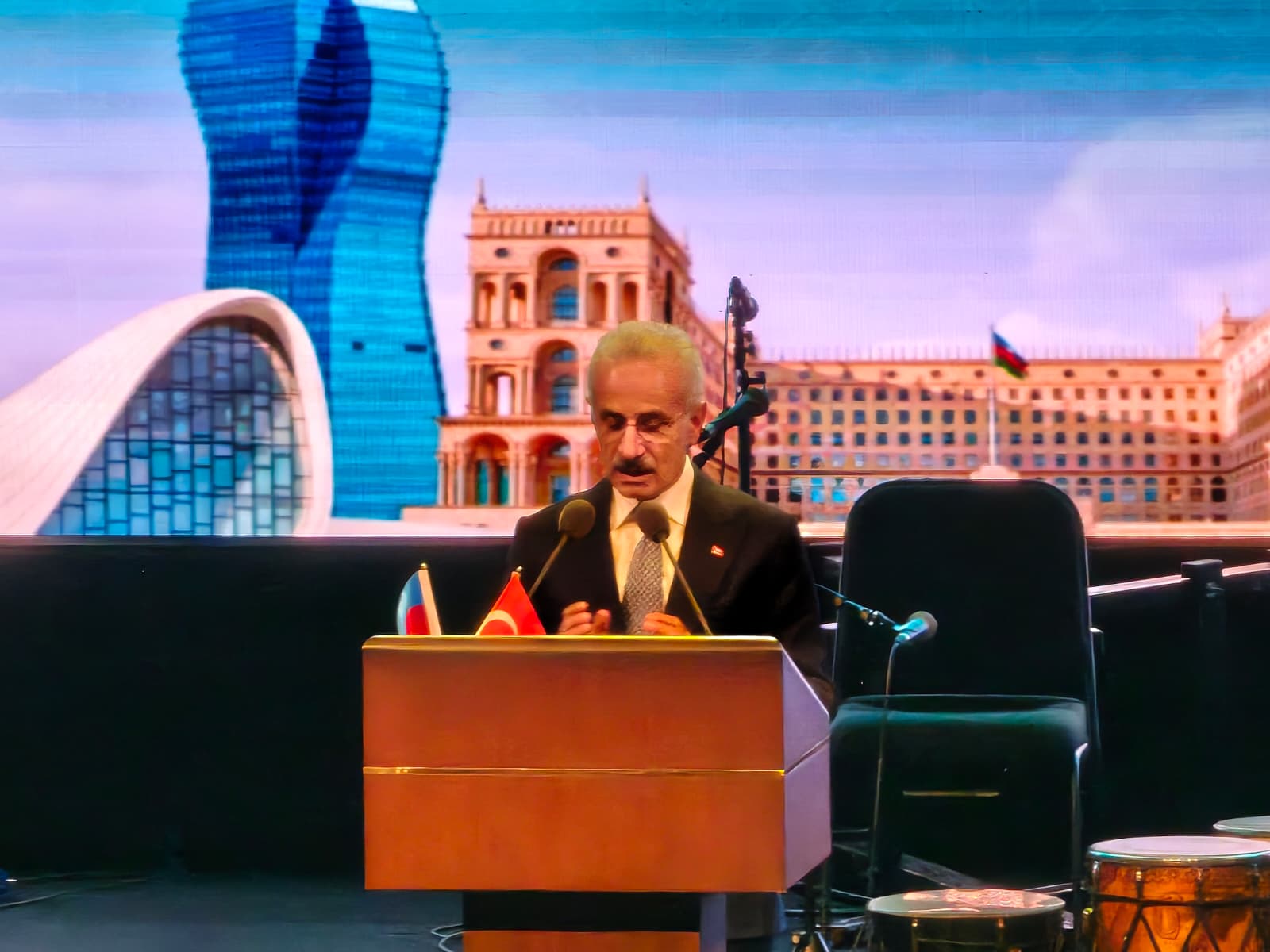 Bakan Uraloğlu, Azerbaycan
