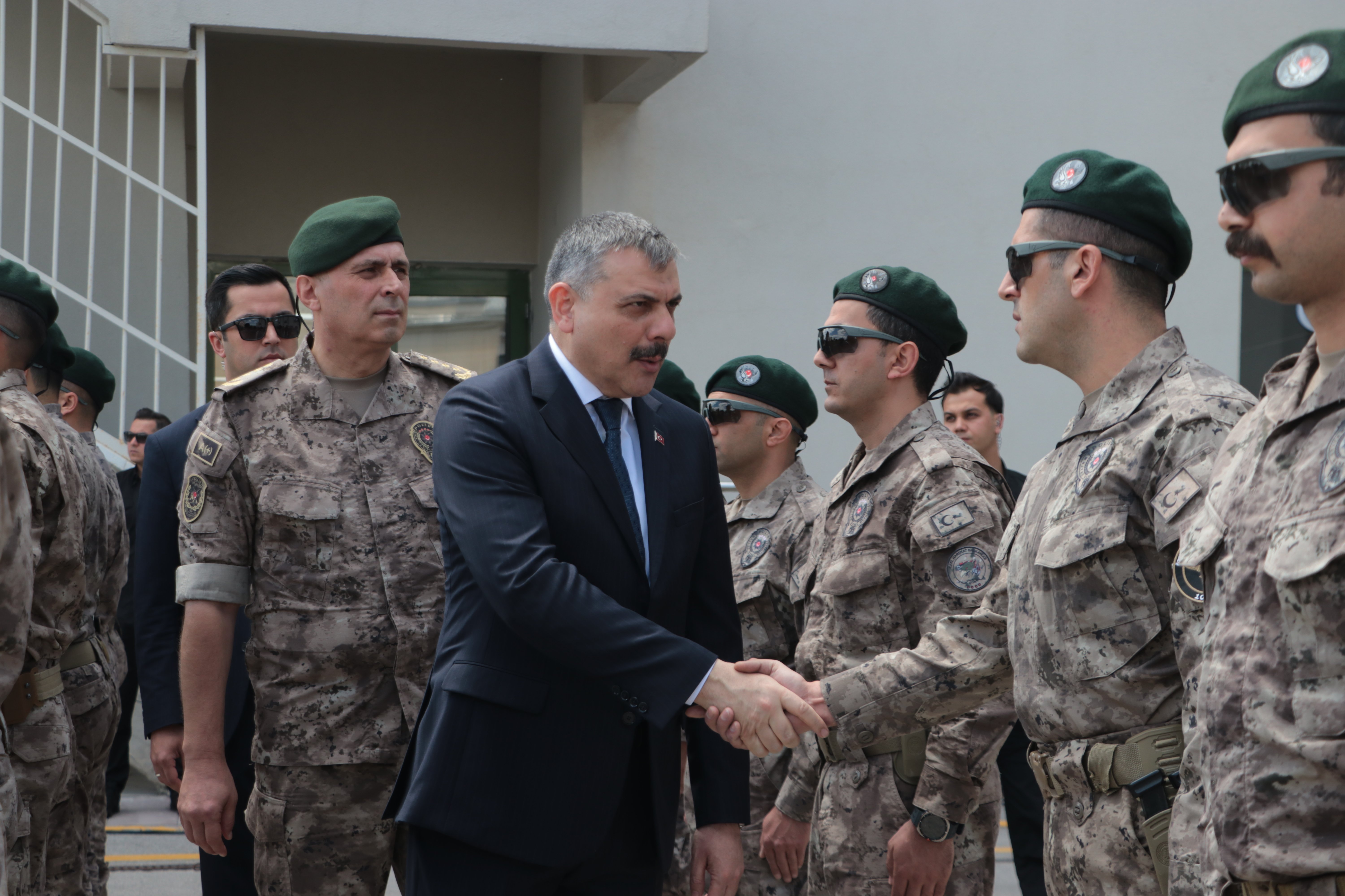 Bakan Çiftçi Emniyet Özel Harekat ziyareti