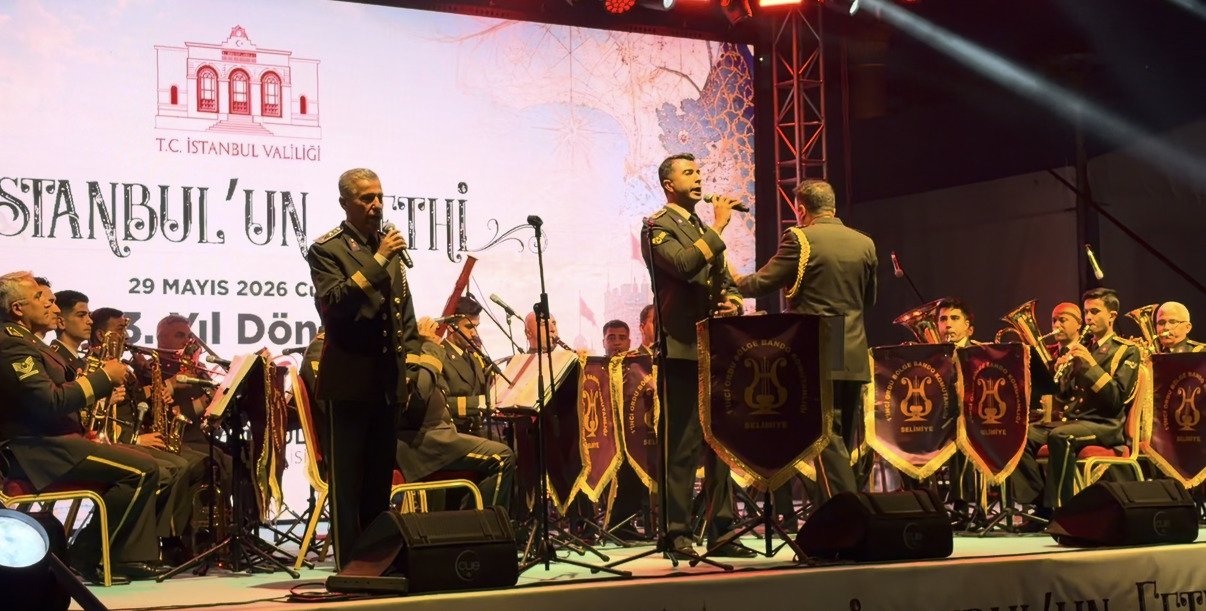 İstanbul'un fethinin 573. yılı Üsküdar Sahili'ndeki konserden bir görünüm