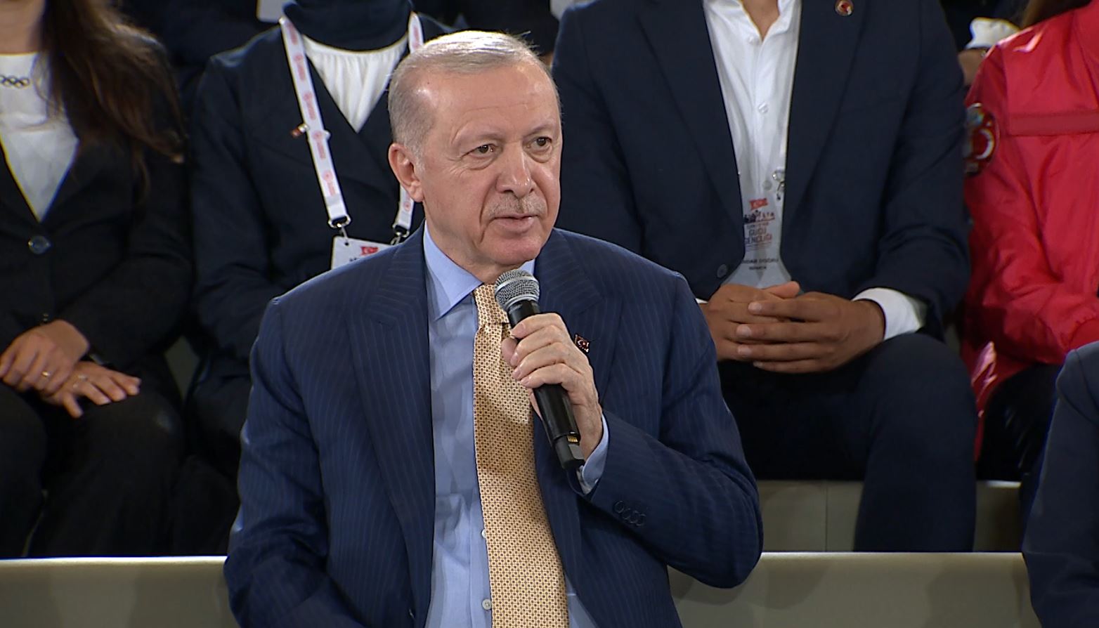Cumhurbaşkanı Erdoğan gençlerle bir arada