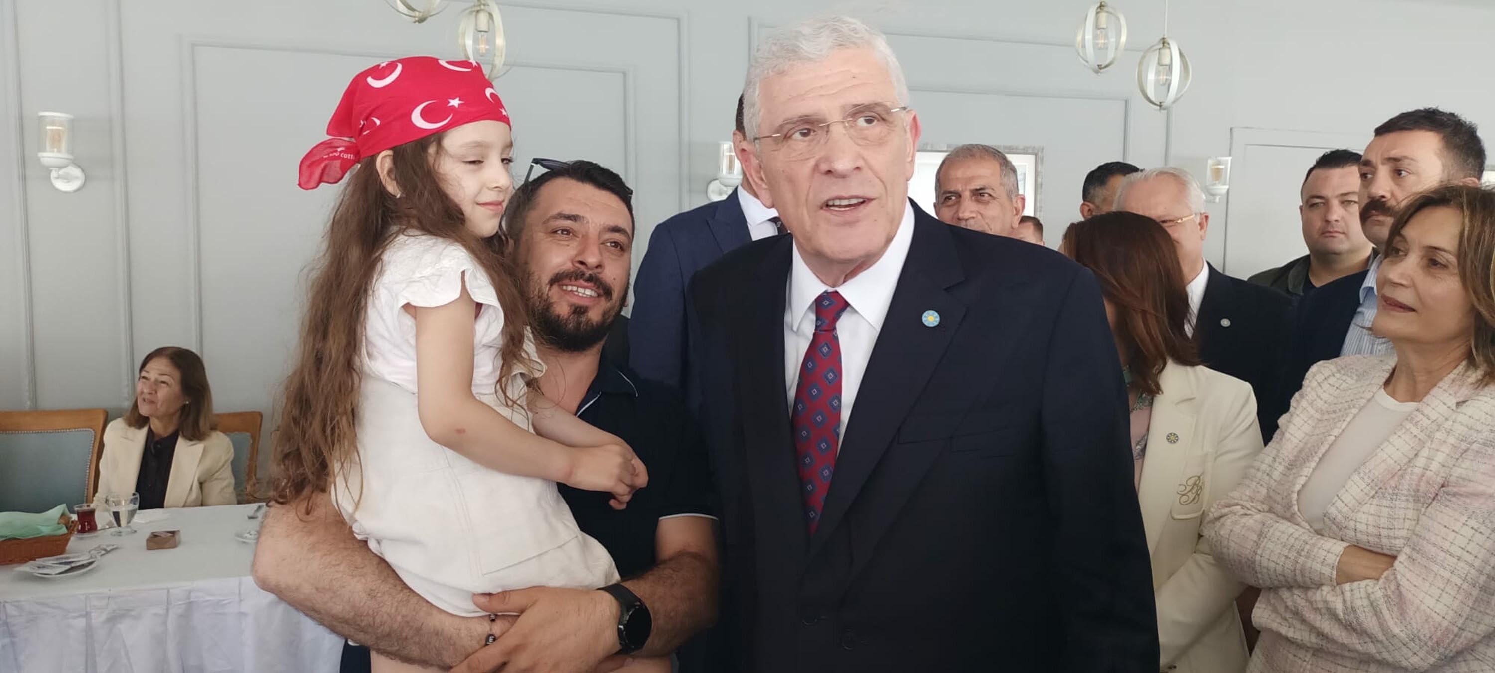 Müsavat Dervişoğlu şehit anneleri ile kahvaltıda