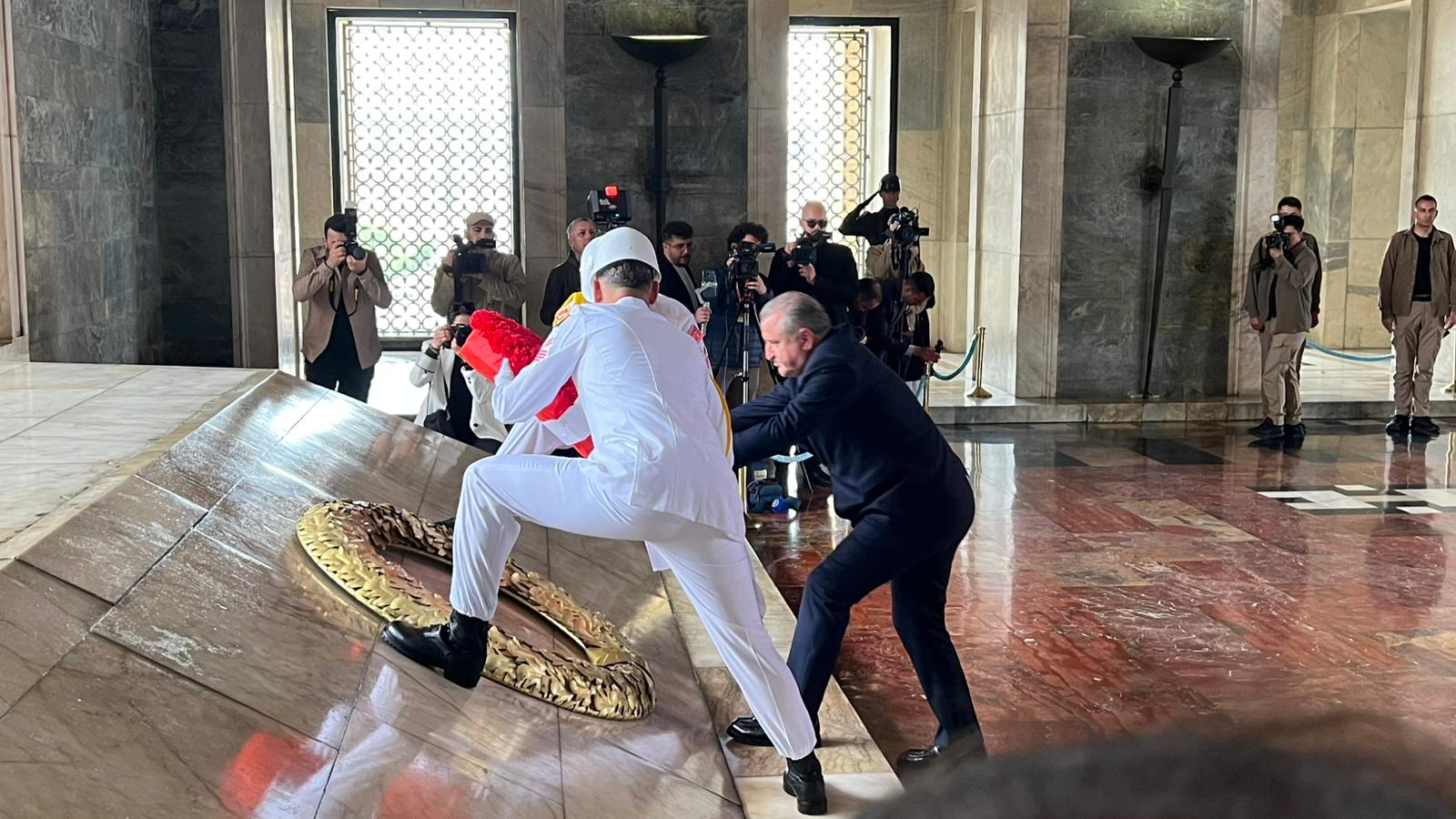 Gençlik ve Spor Bakanı Osman Aşkın Bak, Anıtkabir ziyareti