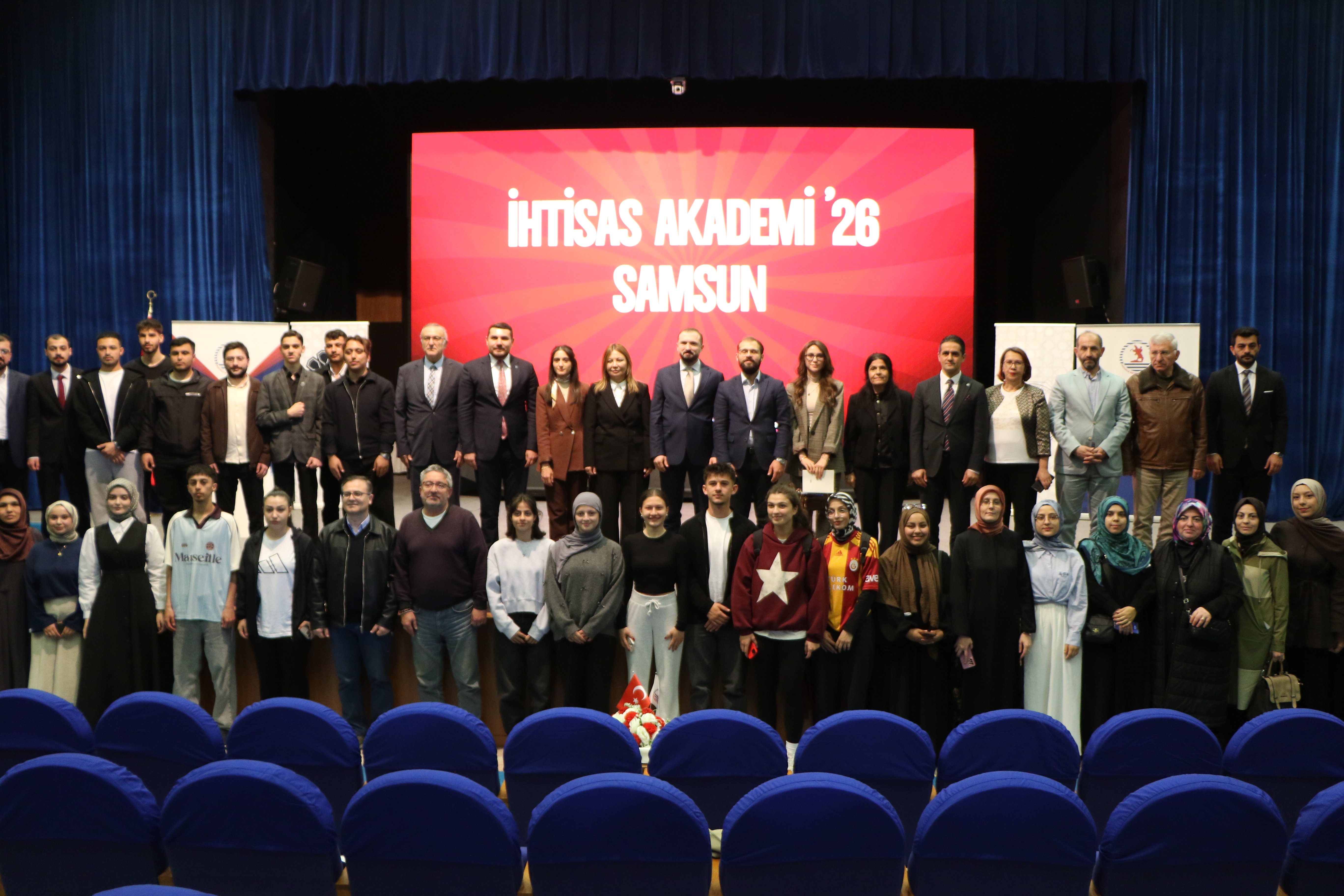 Batıkan Aksoy konuşmasını sürdürüyor