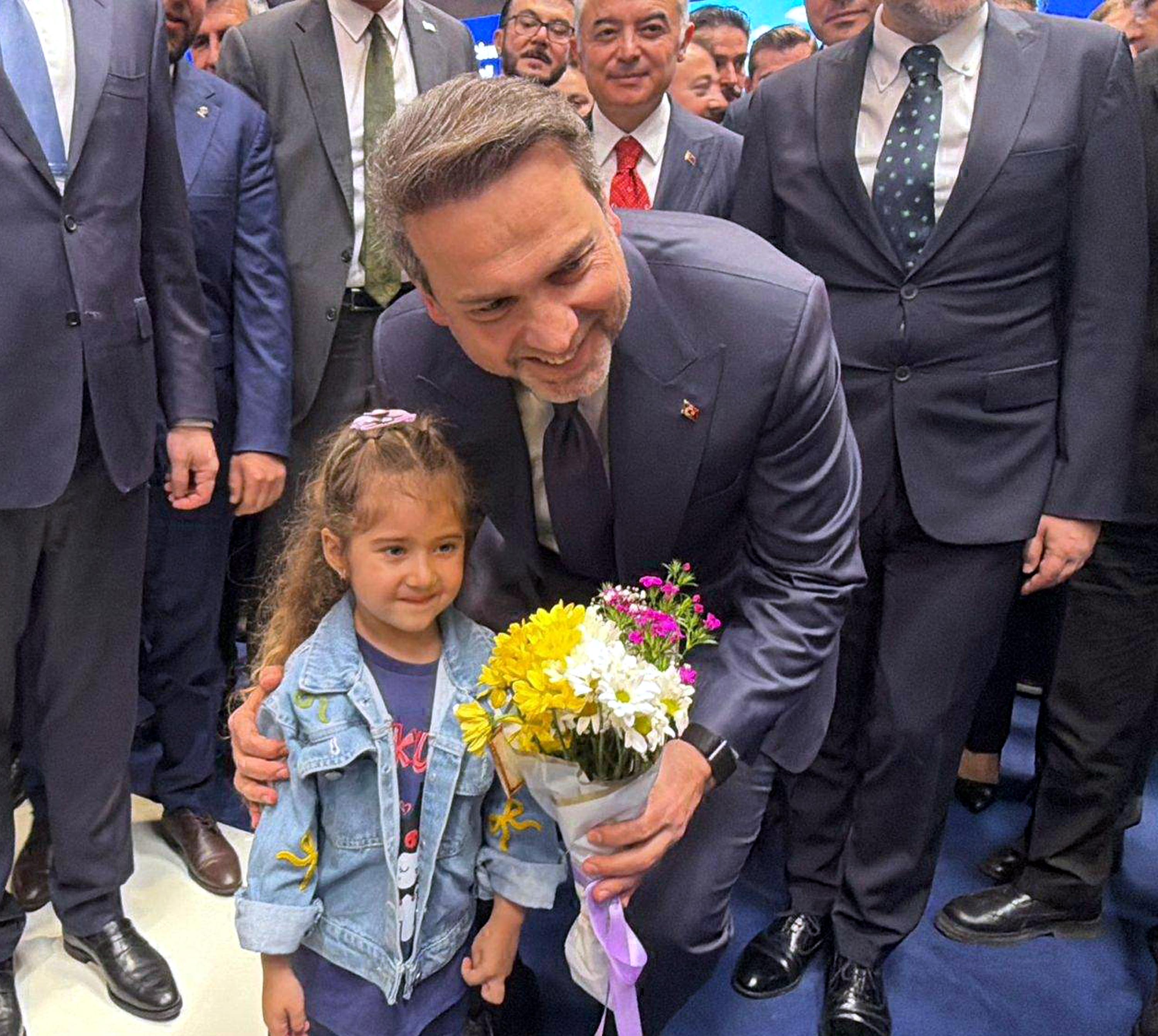 Bakan Bayraktar, santralin özelliklerini anlatıyor.