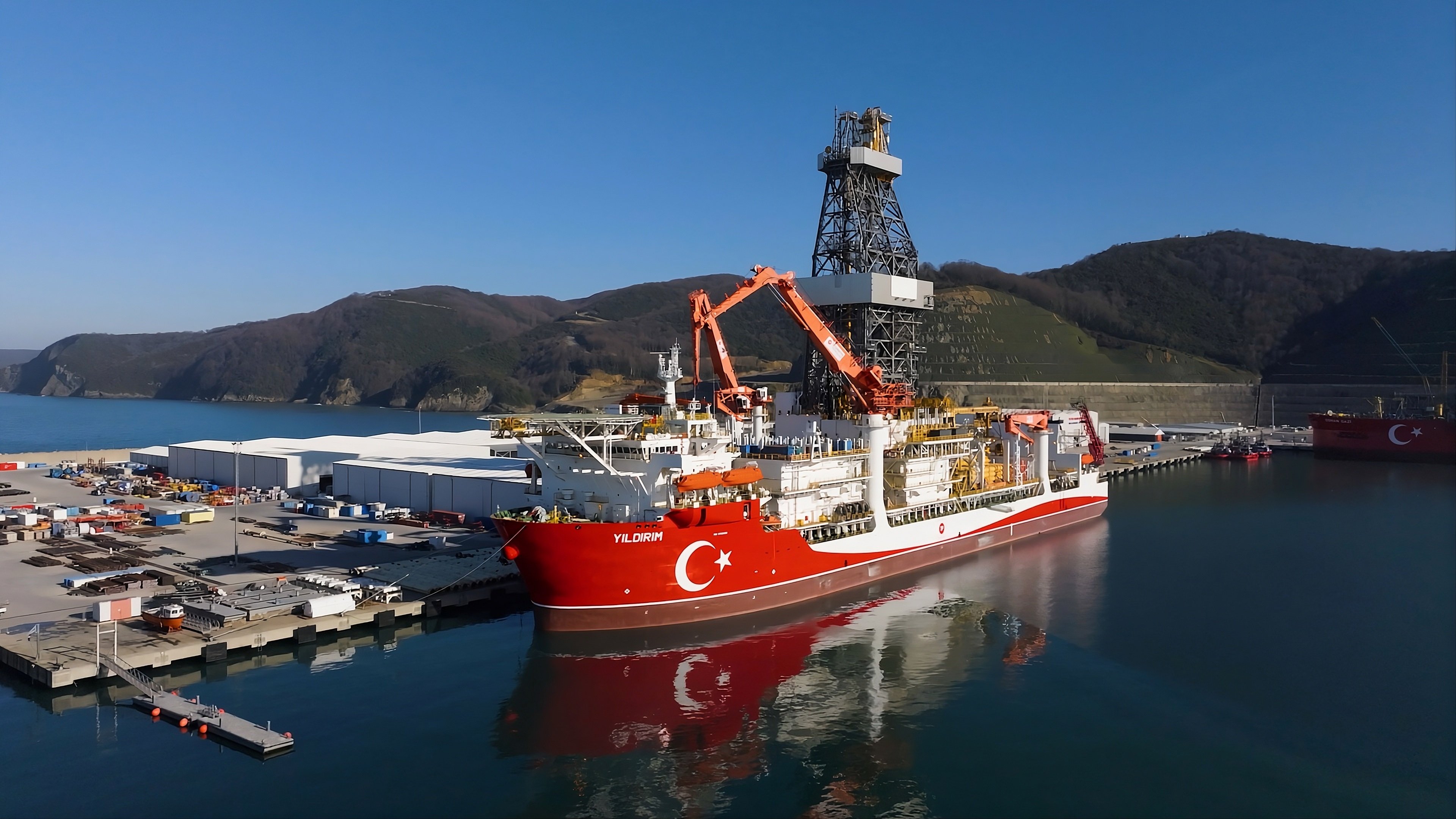 Yıldırım Derin Deniz Sondaj Gemisi