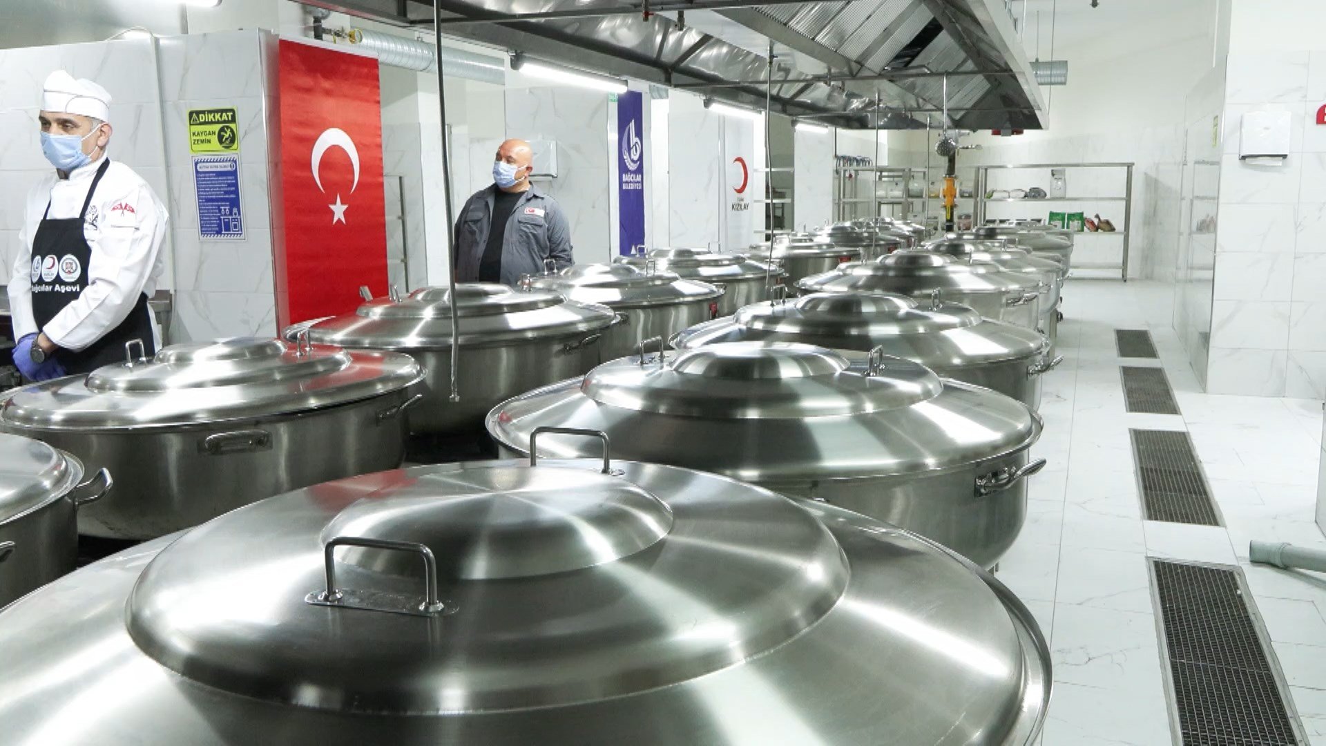 Kızılay Genel Başkanı Fatma Meriç Yılmaz açıklama yapıyor