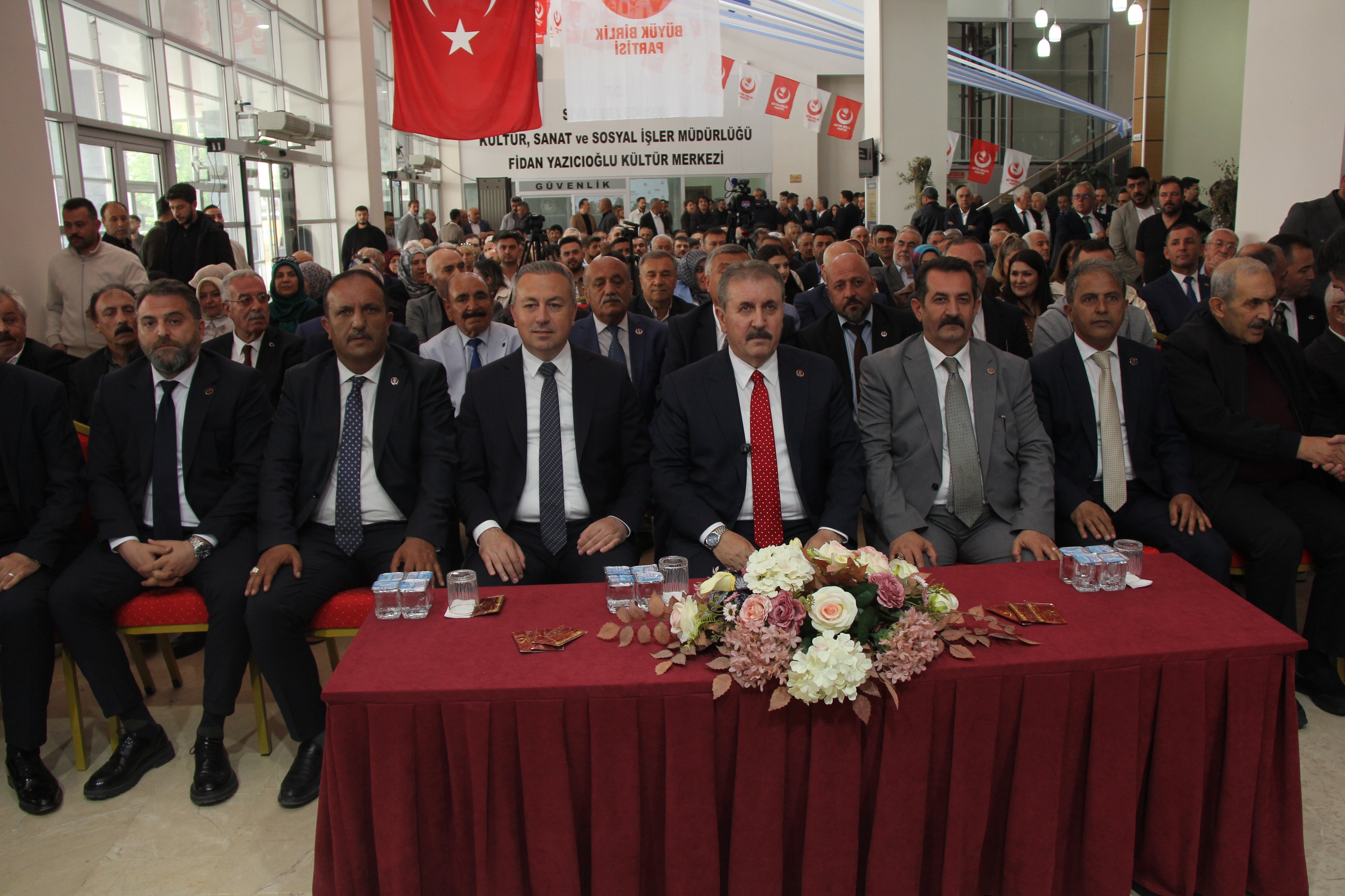 BBP Genel Başkanı Mustafa Destici Sivas programında konuşuyor