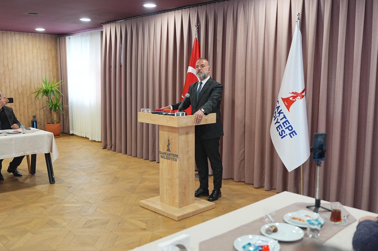 Sancaktepe Belediye Başkanı Alper Yeğin konuşma yapıyor