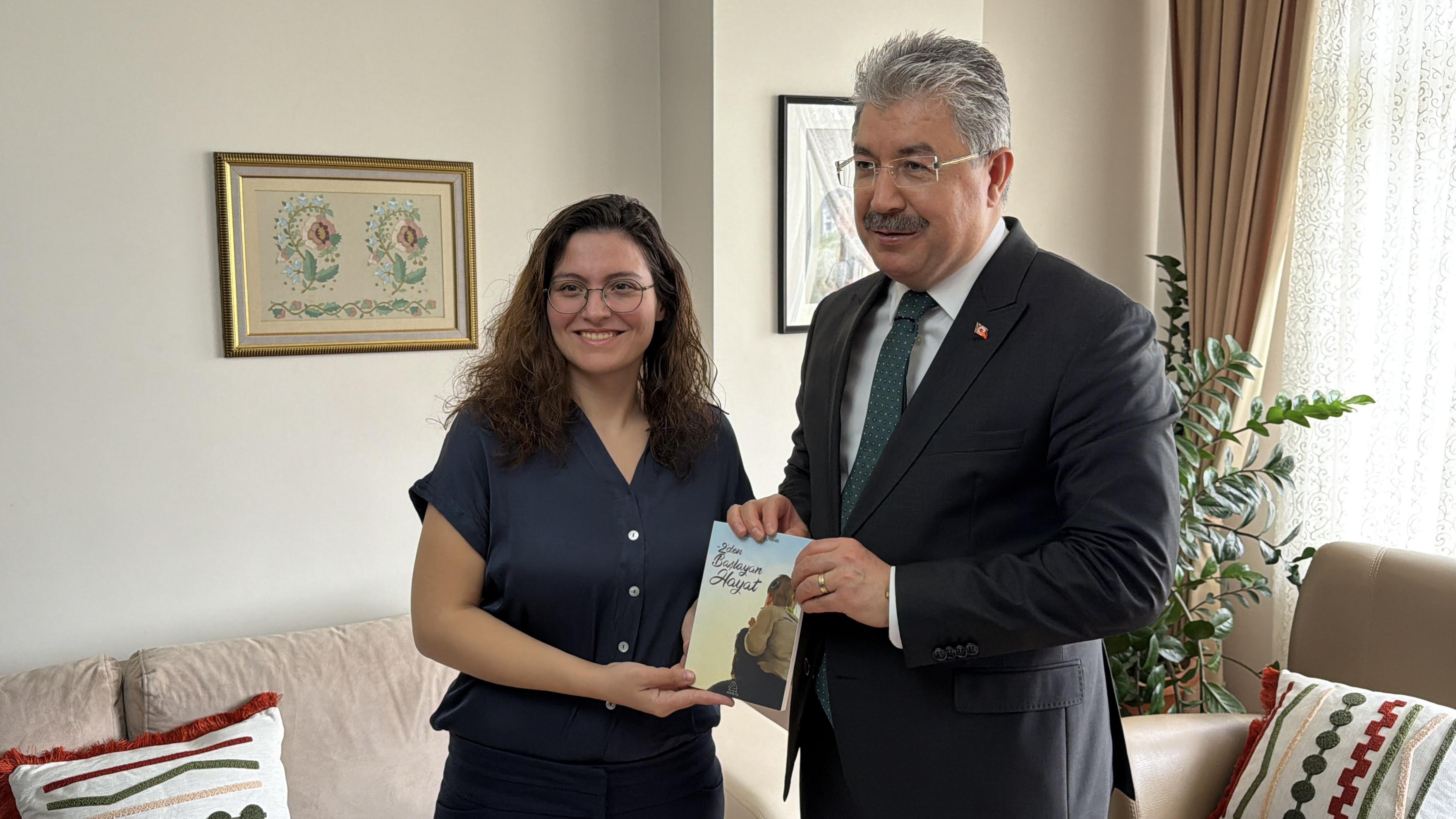 Burak Uyanık Yılın Ailesi Ödülü