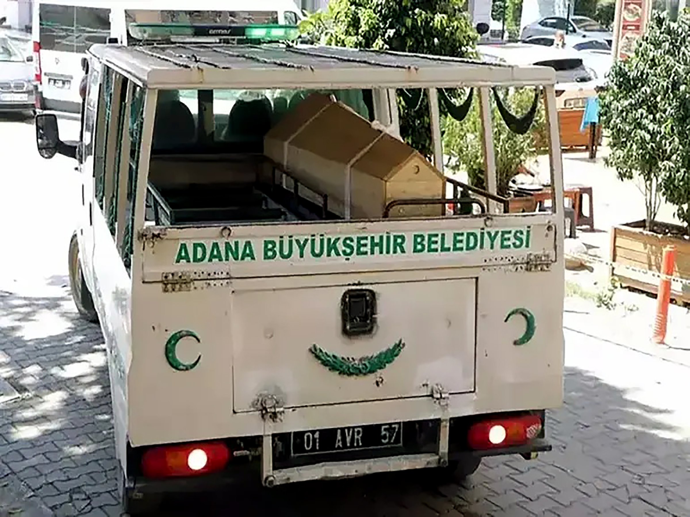 Adli Tıp Kurumu önü