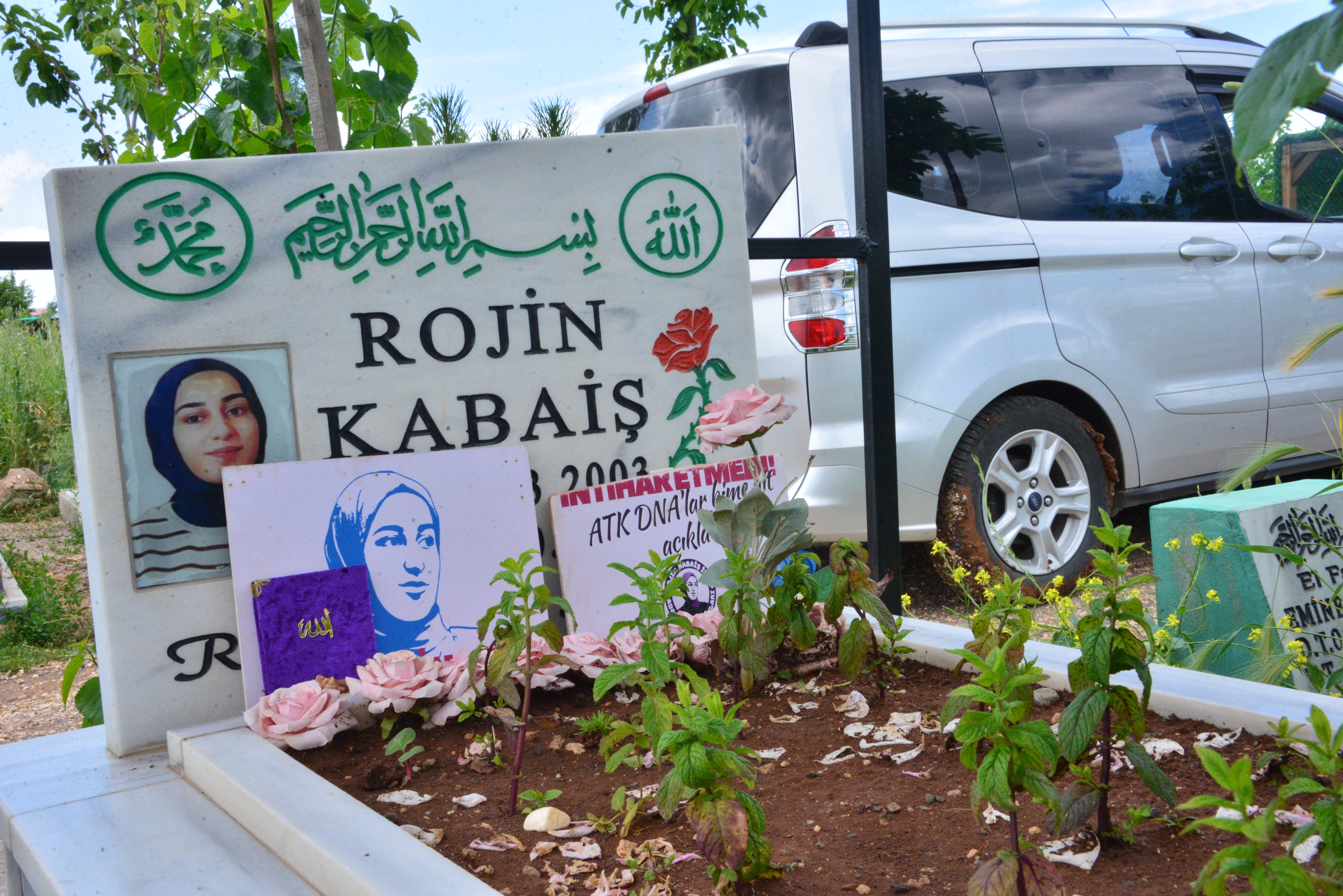 Rojin Kabaiş'in mezarı ziyaret edildi