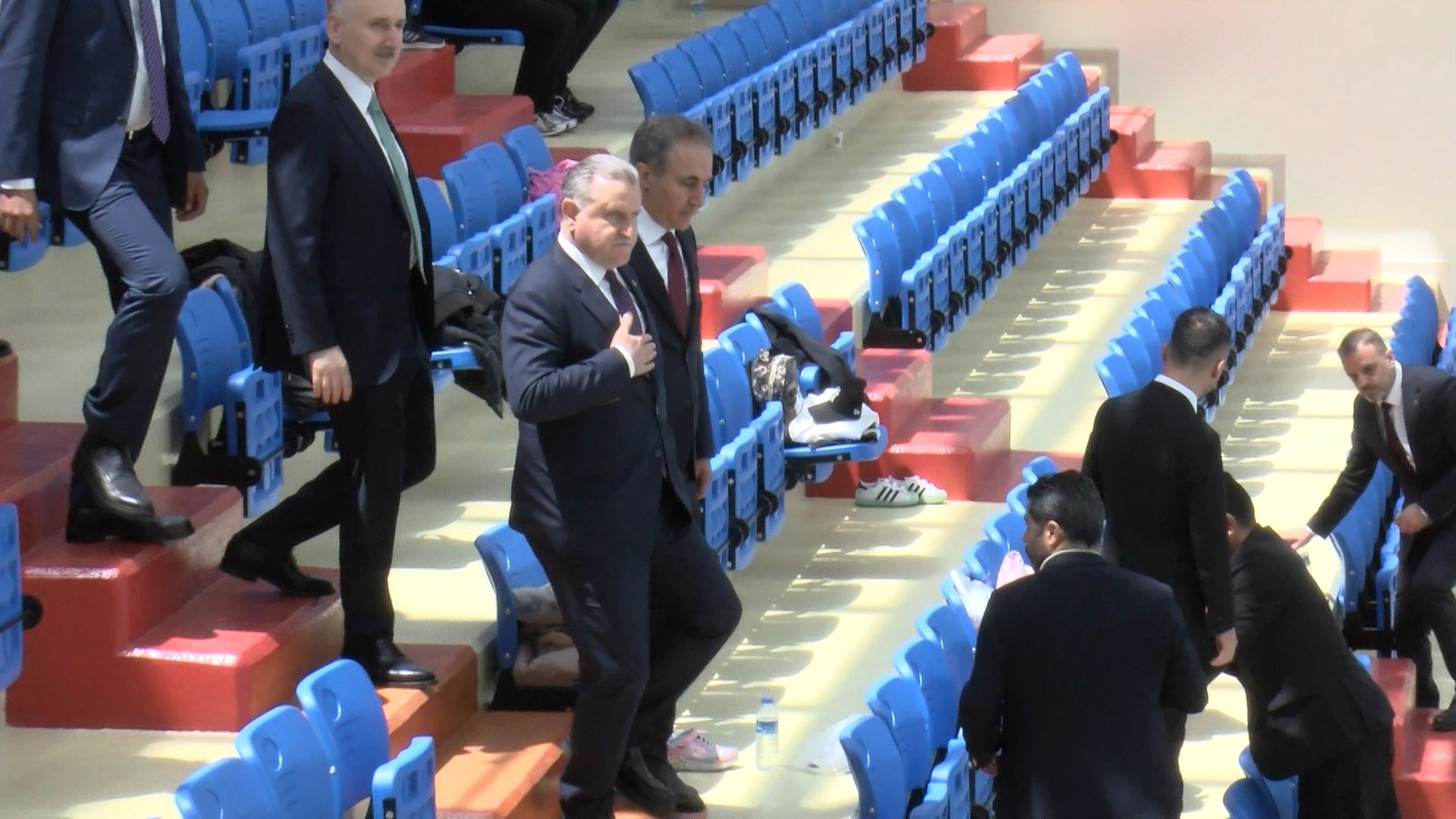 Gençlik ve Spor Bakanı Osman Aşkın Bak