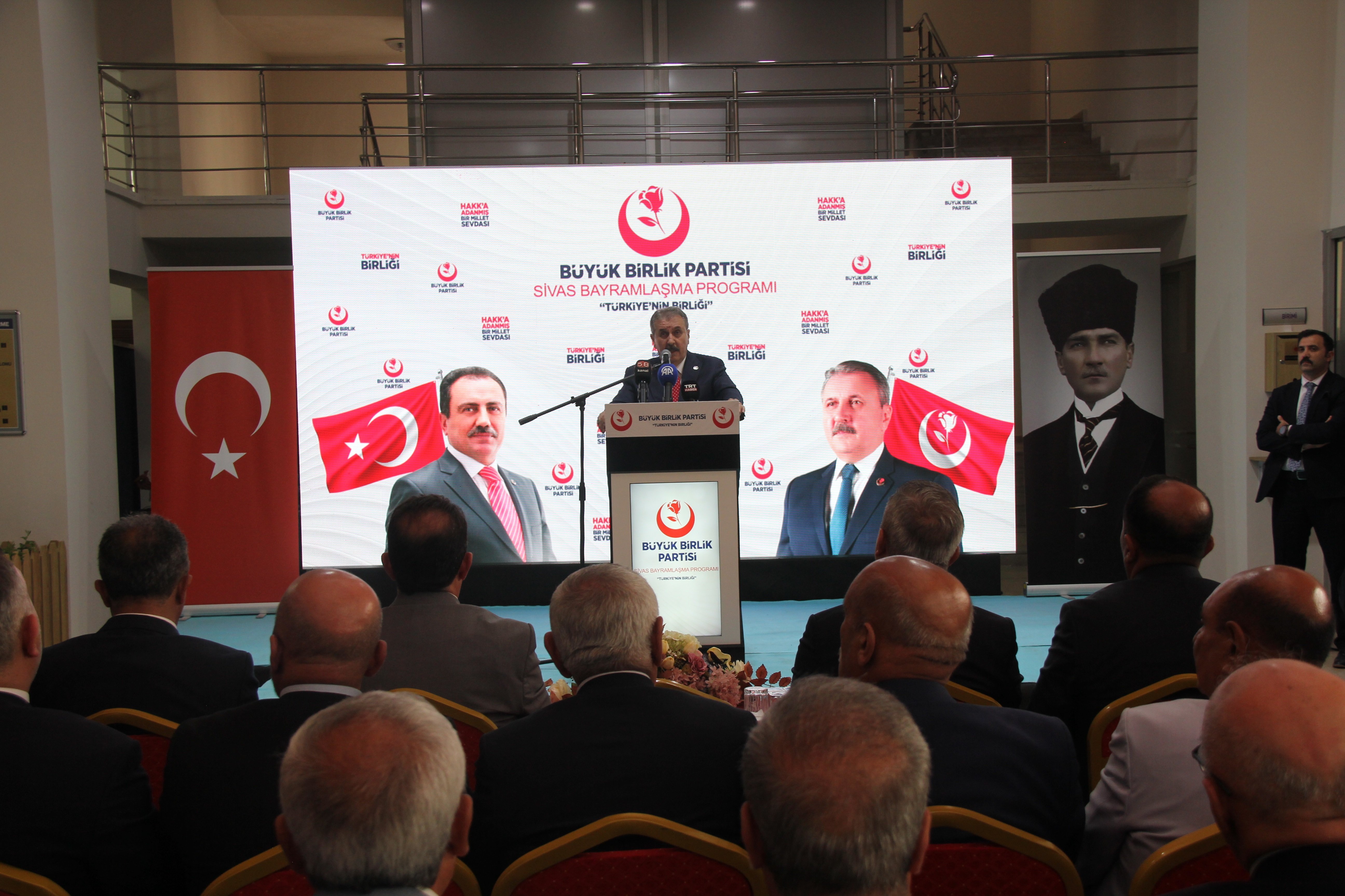 BBP Genel Başkanı Mustafa Destici ve partililer