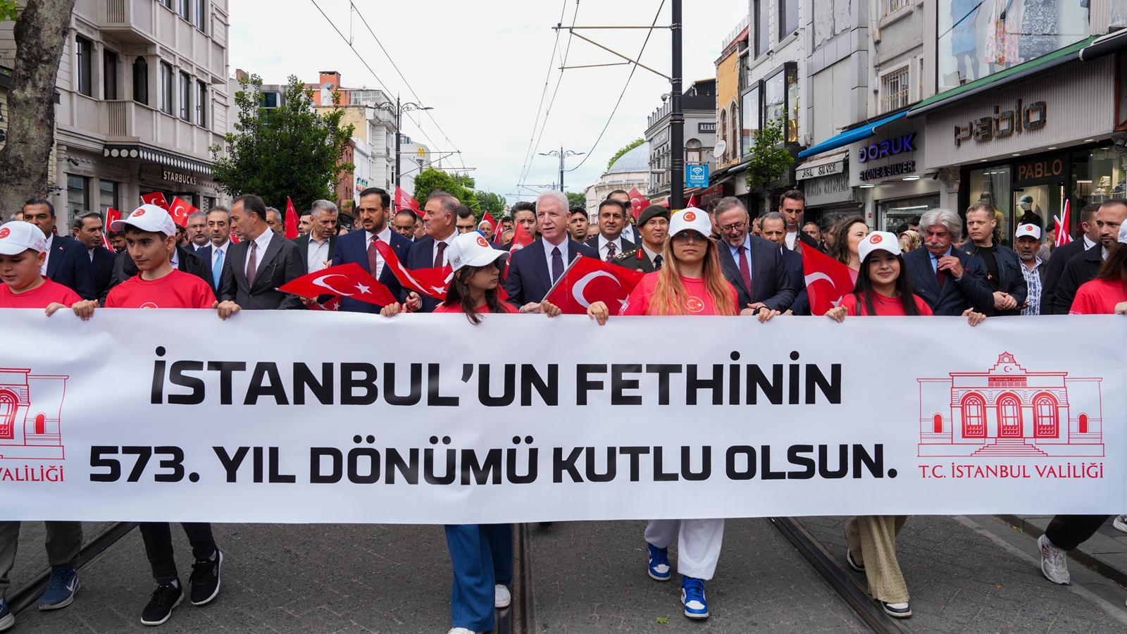 İstanbul Valisi Davut Gül Fetih Yürüyüşü
