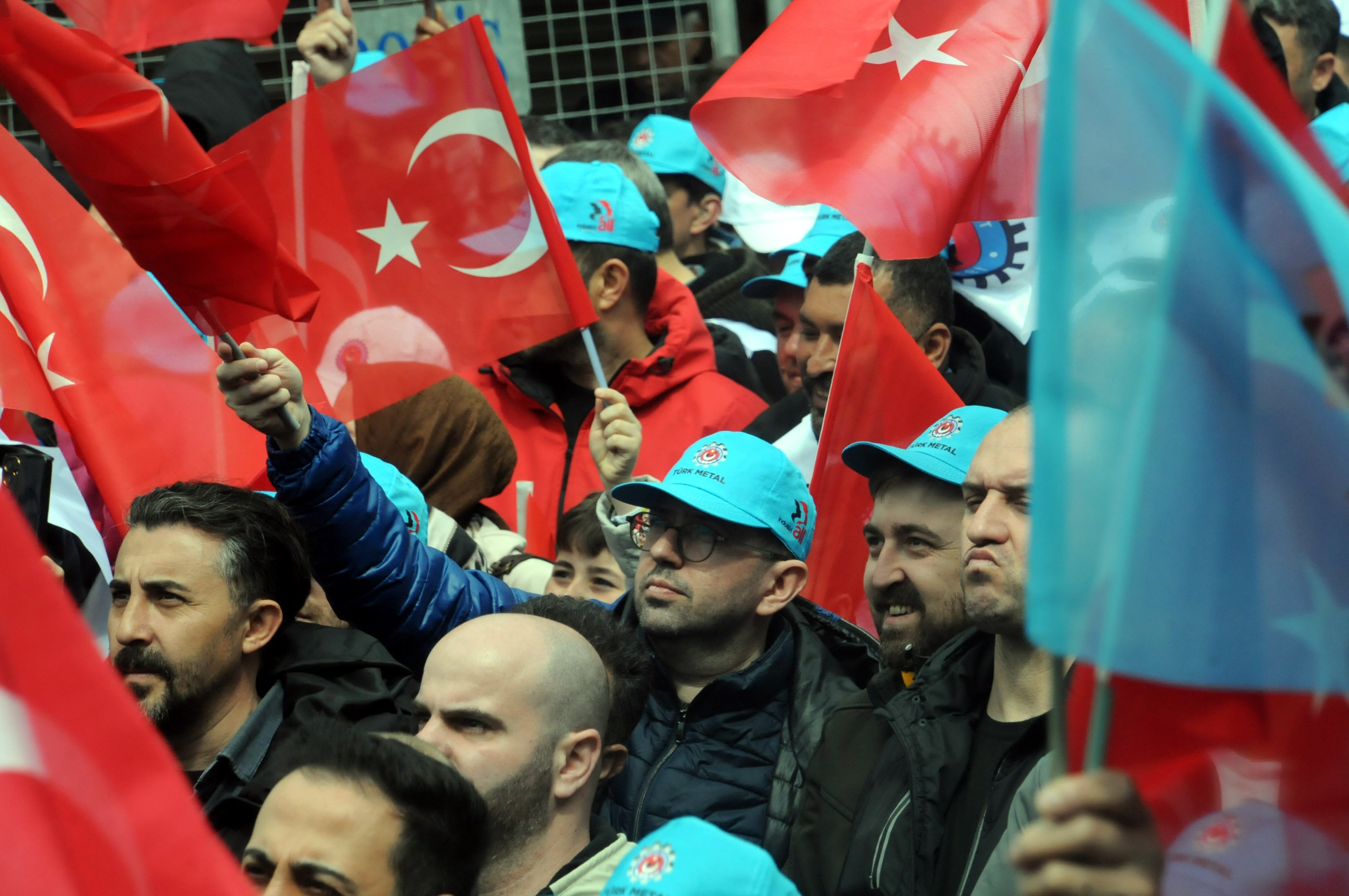 Müsavat Dervişoğlu, Ergün Atalay, 1 Mayıs