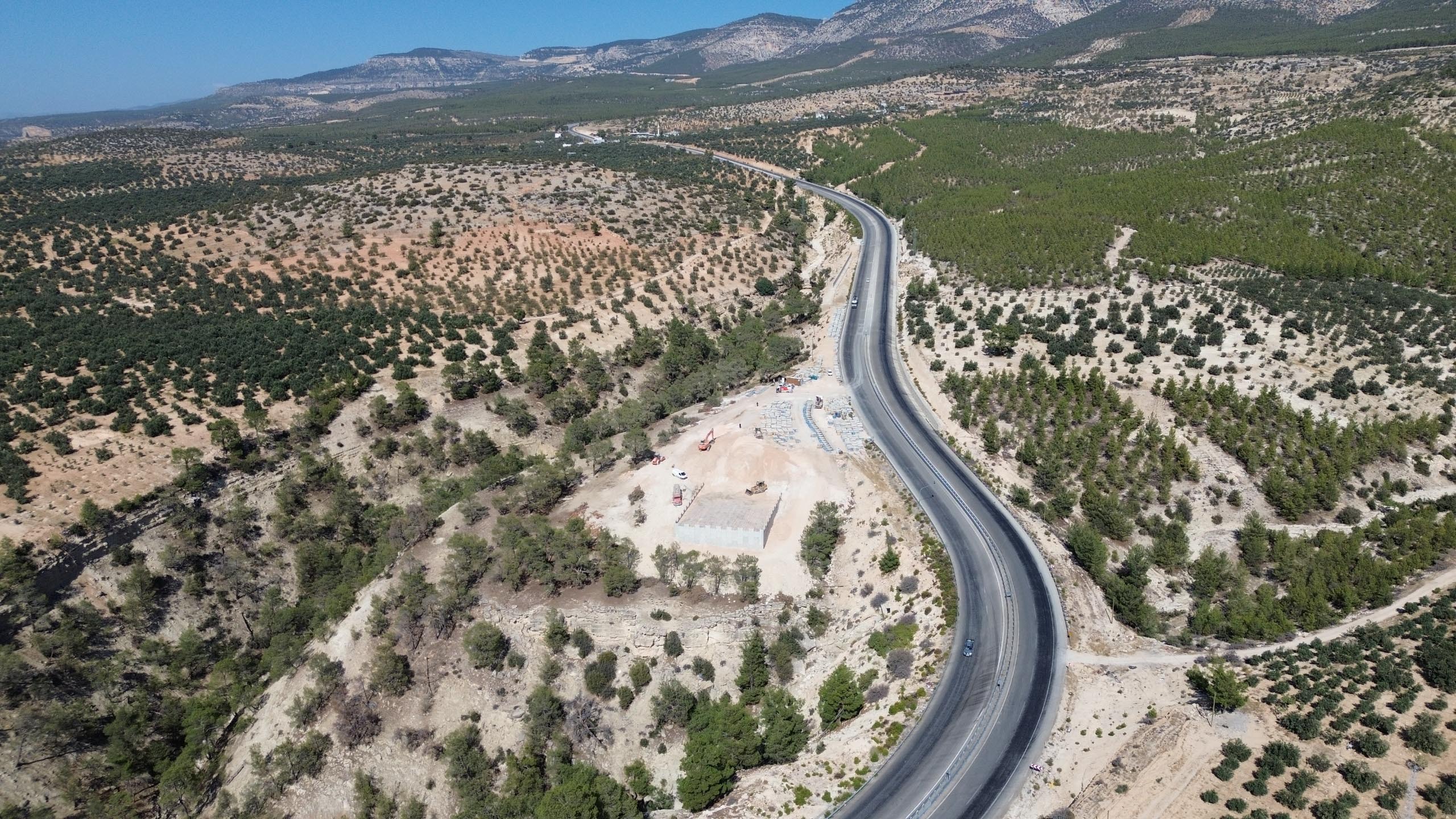 Silifke-Mut-Sertavul Yolu şantiye alanı