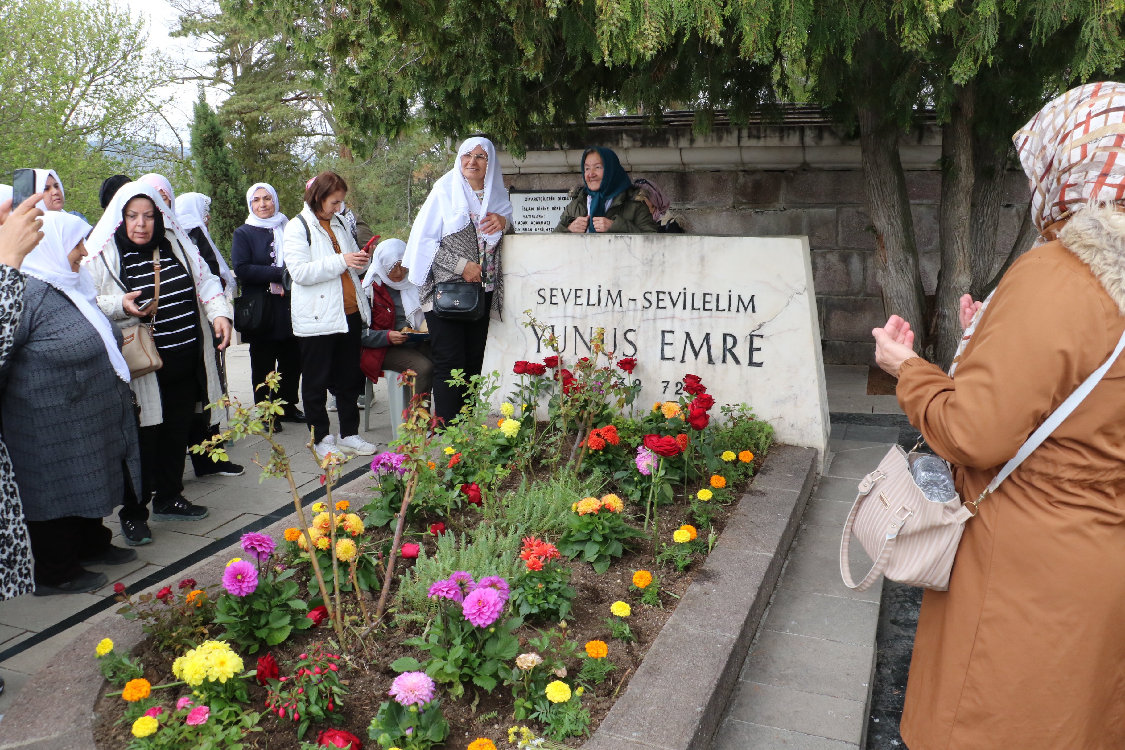 Yunus Emre kabri