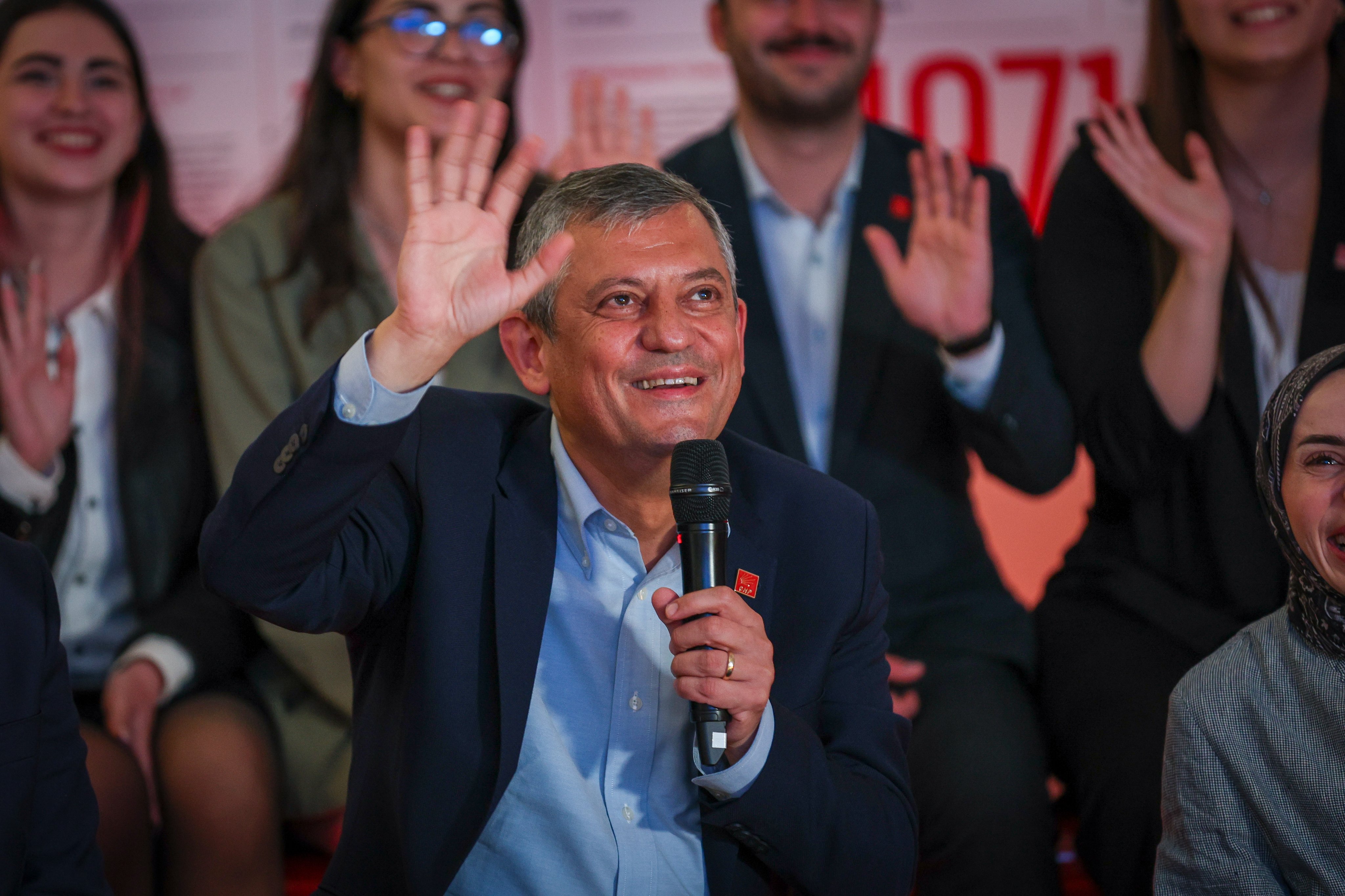 CHP lideri Özgür Özel, gençlere yönelik vaatlerini sıraladı.