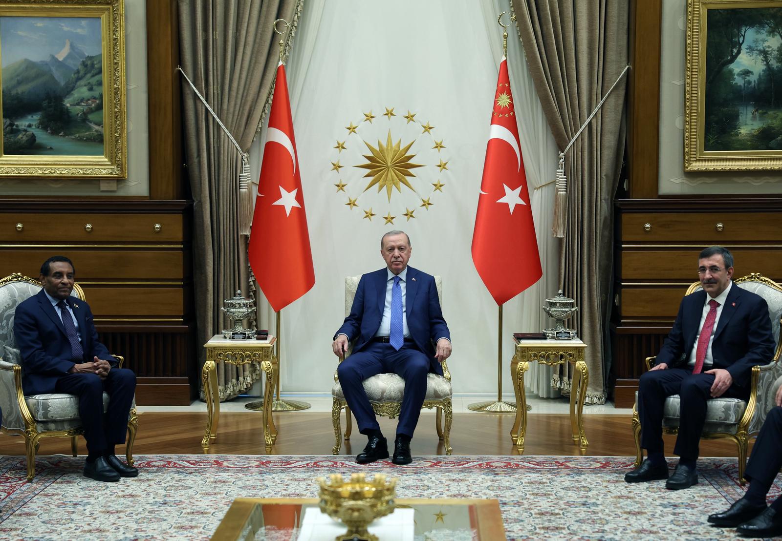 Cumhurbaşkanı Erdoğan Sudan Başbakanı kabul