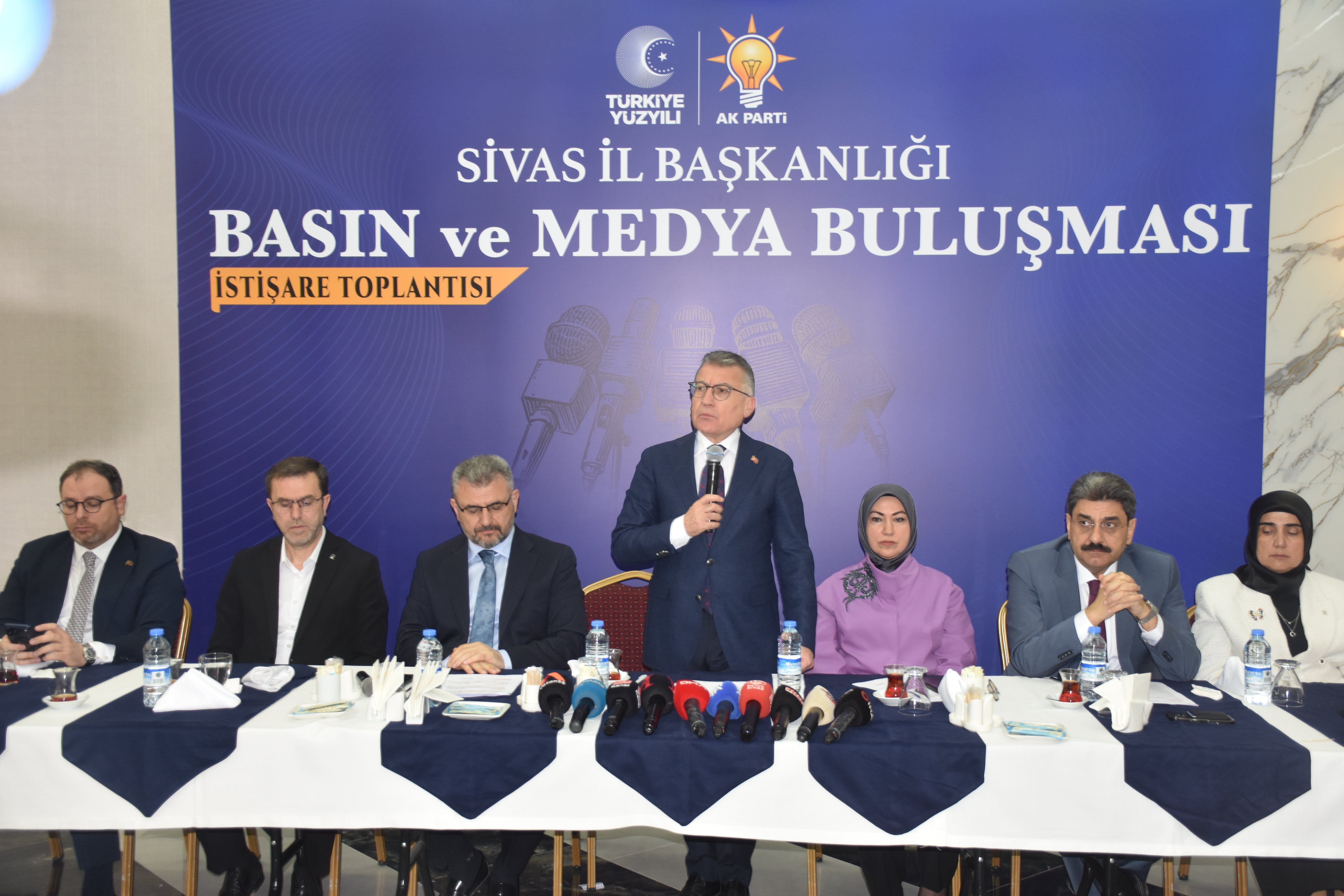 AK Parti Grup Başkanı Abdullah Güler basın toplantısında