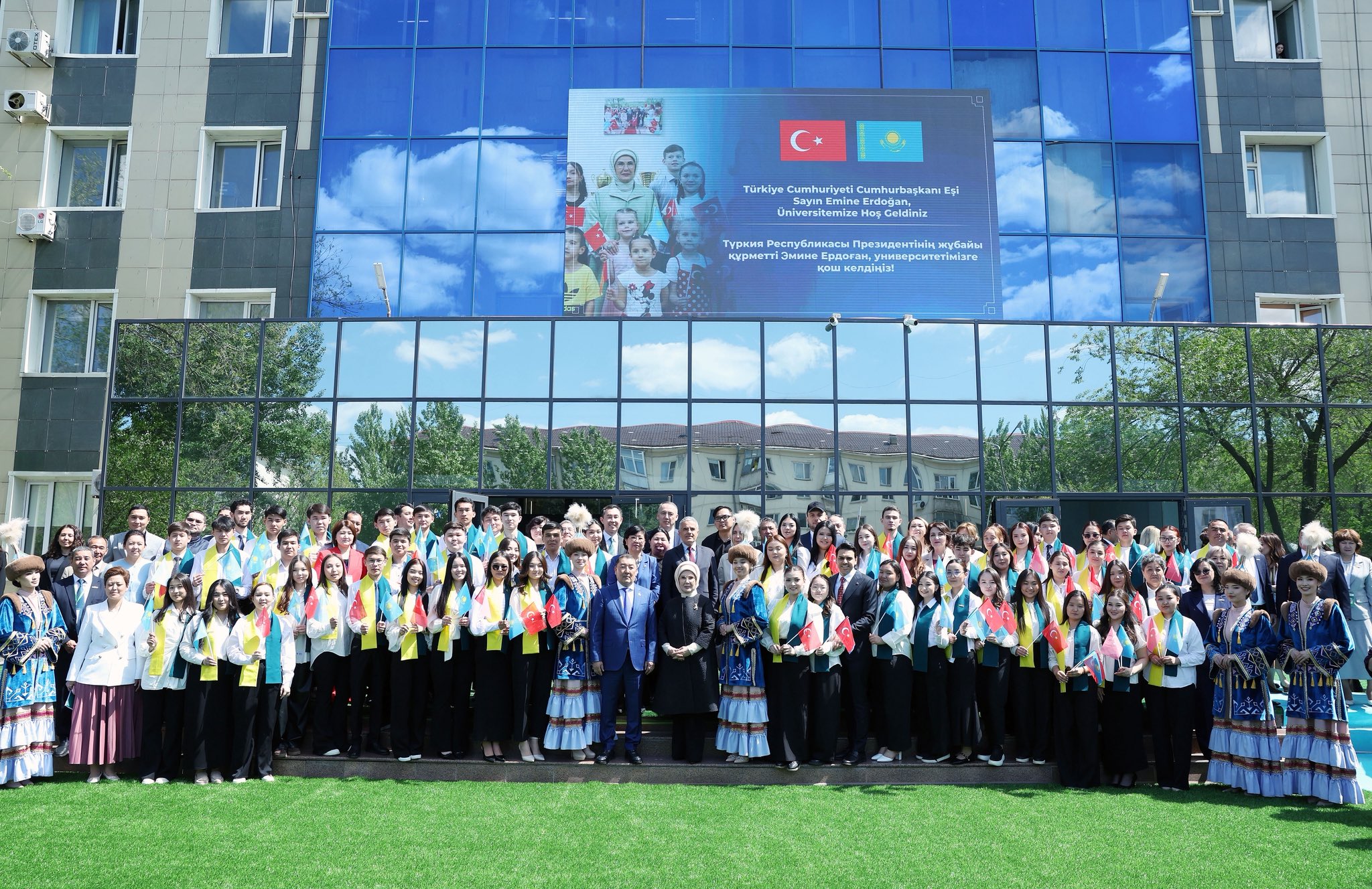 Emine Erdoğan Kazakistan Sıfır Atık Laboratuvarı açılışı