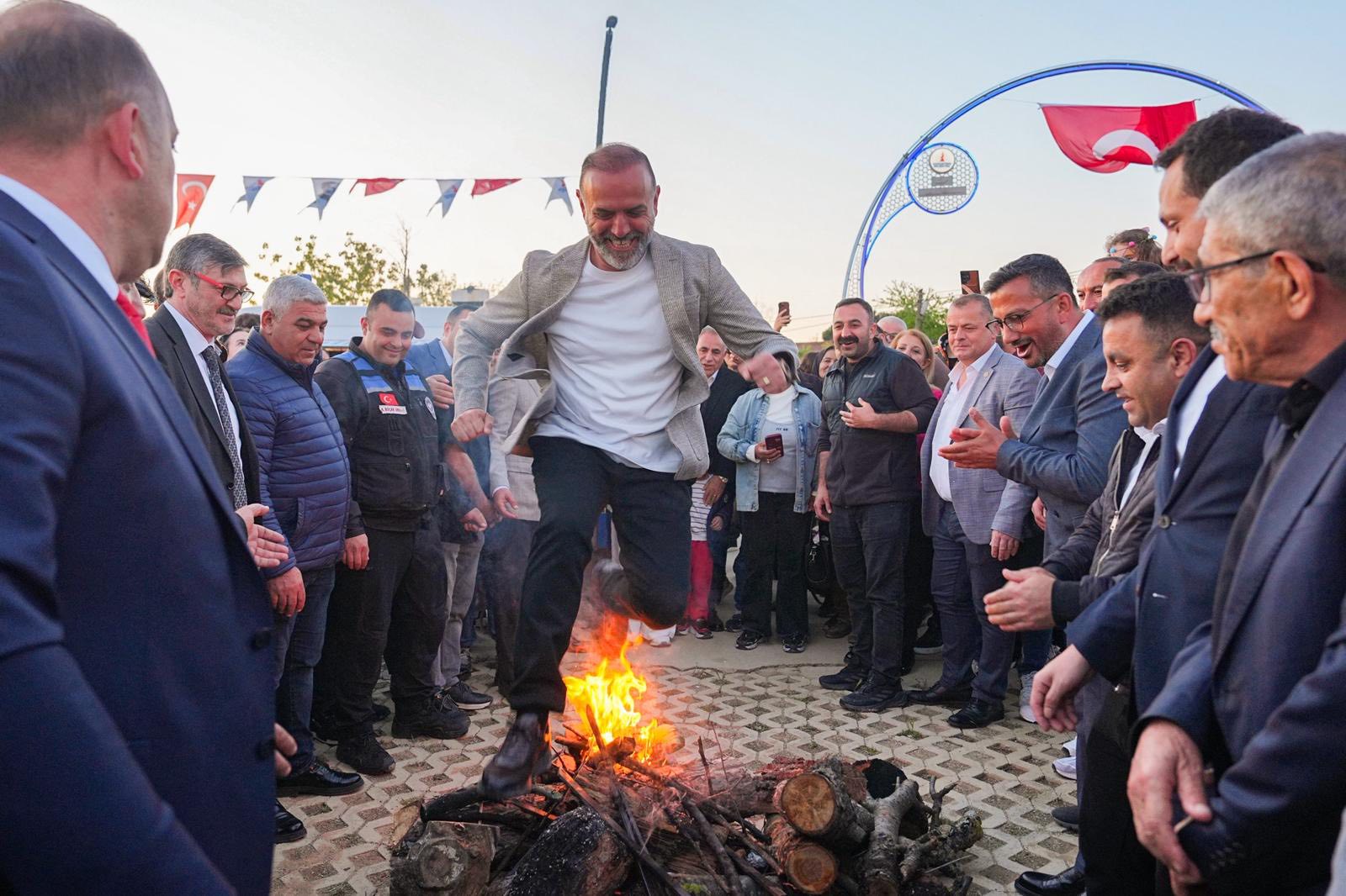 Rumeli Ayhan Hıdırellez şenliği konserinde sahne alıyor.