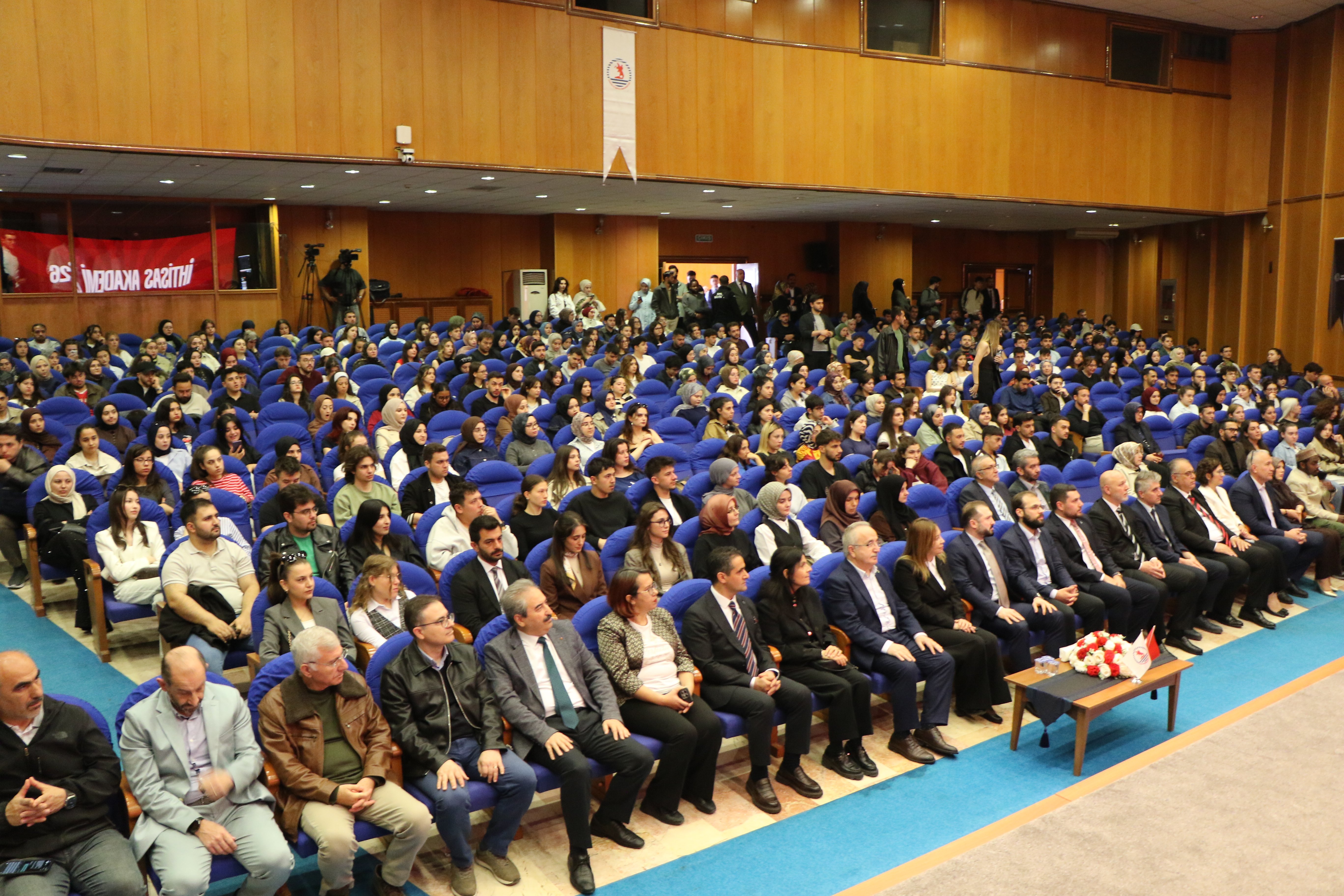 YÖK Genel Sekreteri Batıkan Aksoy konuşma yapıyor