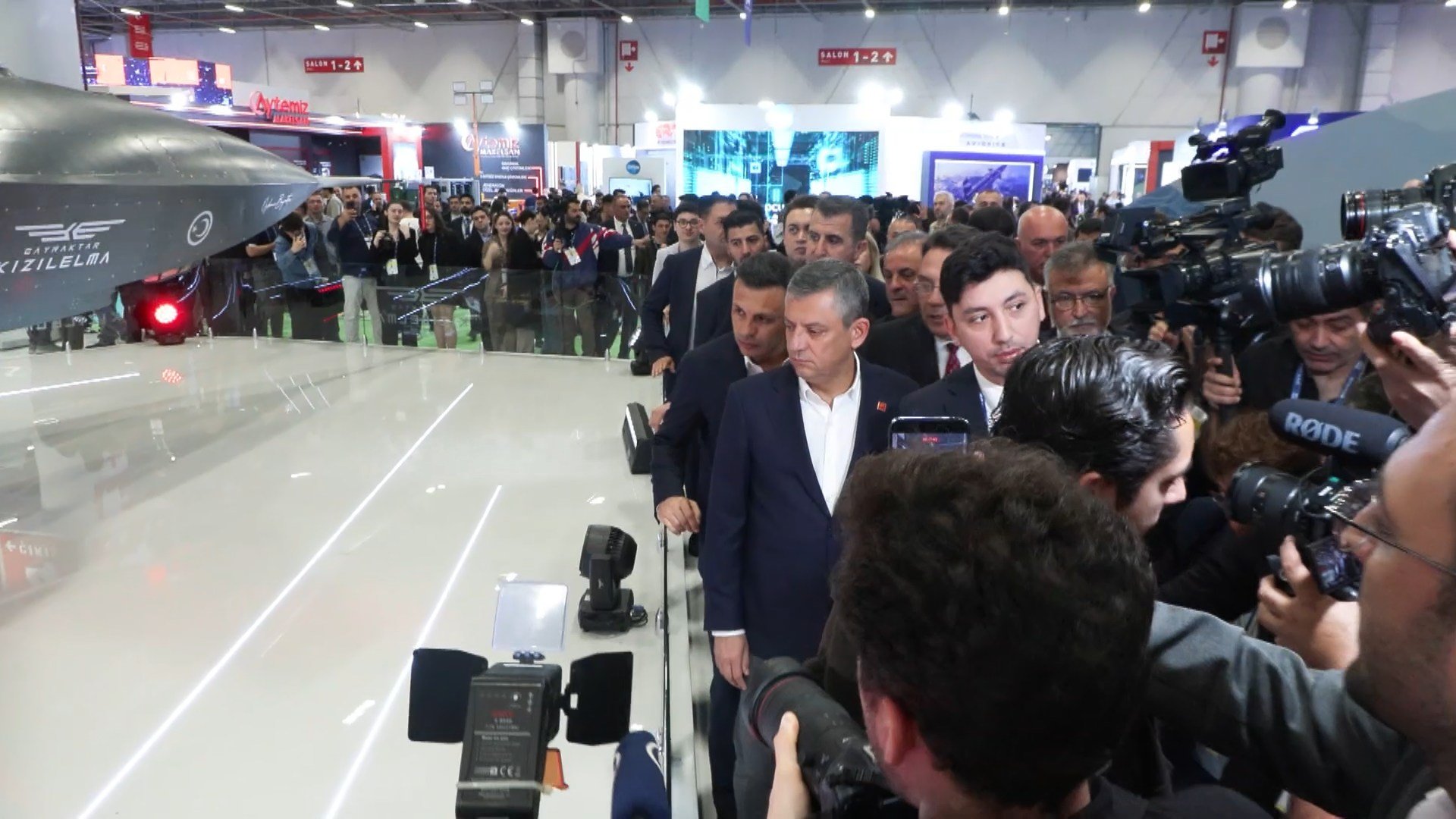 Özgür Özel Aselsan standını ziyaret etti