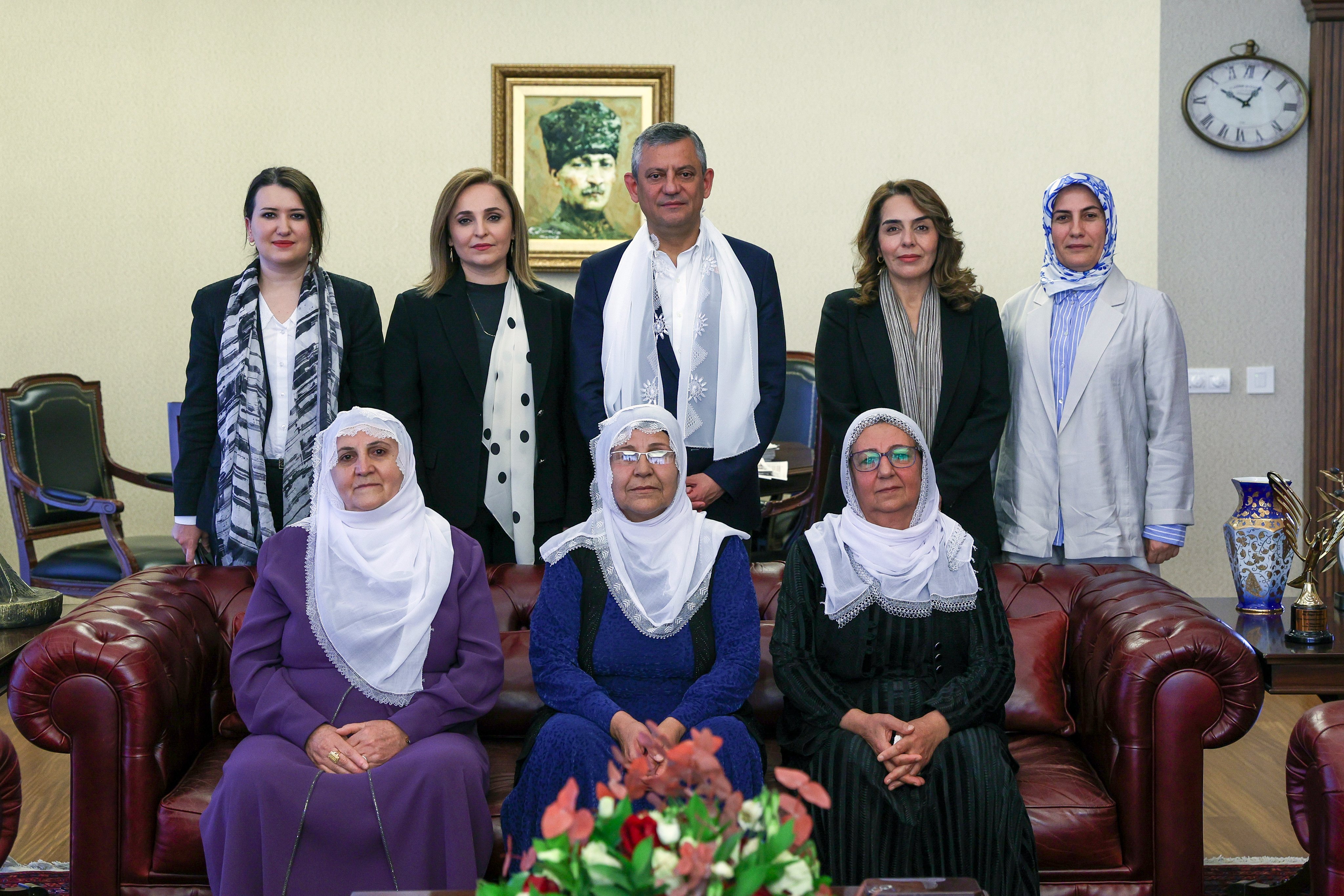 Özgür Özel Barış Anneleri heyeti