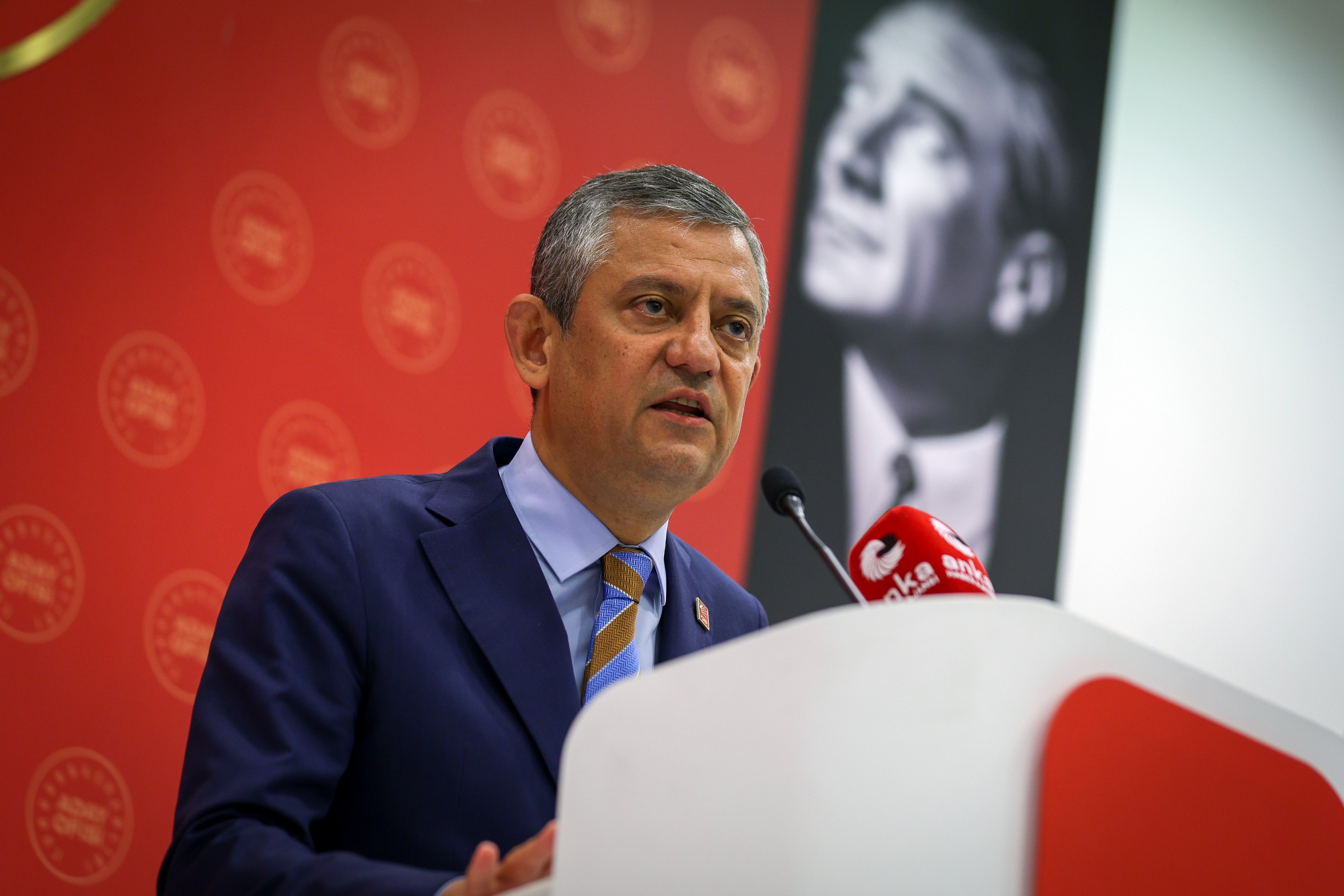 Özgür Özel Gençleri Kandırmaya Çalışmışlar