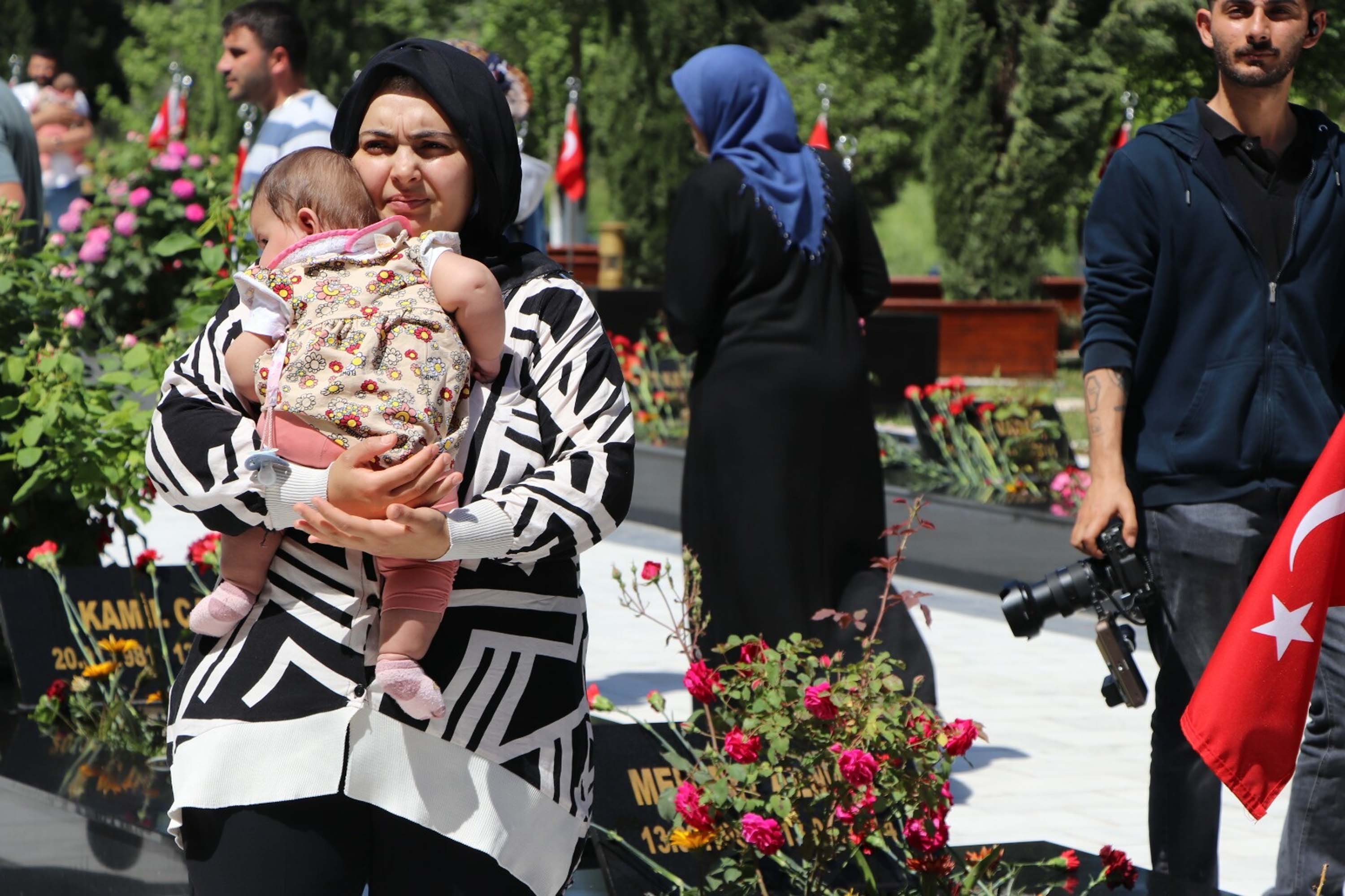 Soma anma töreni katılımcıları