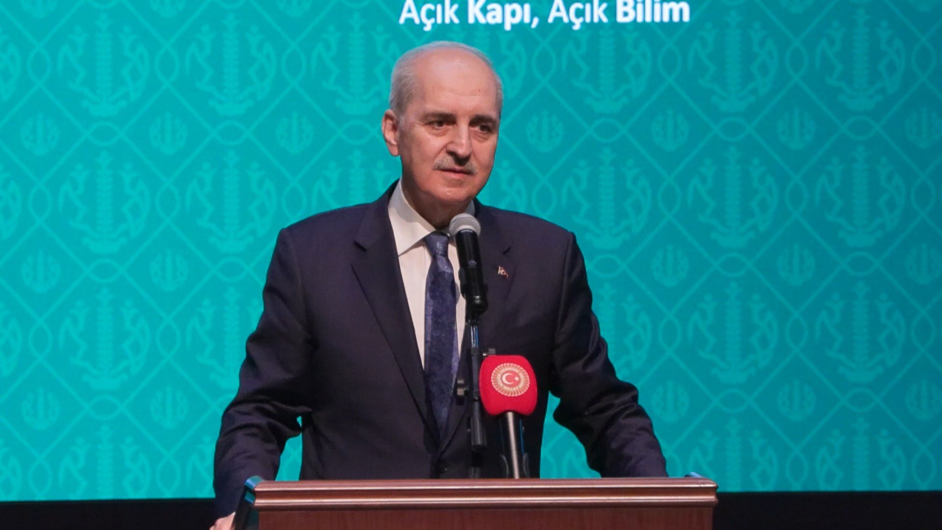 TBMM Başkanı Numan Kurtulmuş İstanbul Üniversitesi programında konuşma yapıyor.