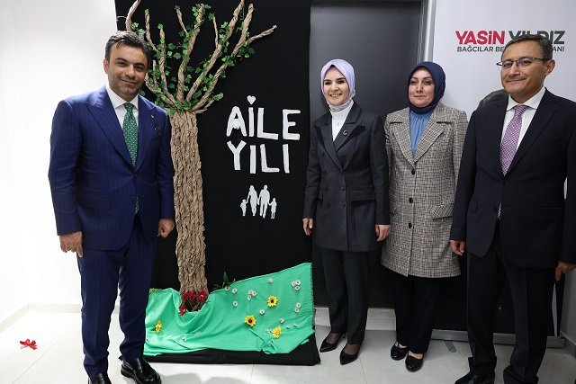 Bağcılar Çeyiz Evi açılışında Aile Bakanı Göktaş ve Başkan Yıldız.
