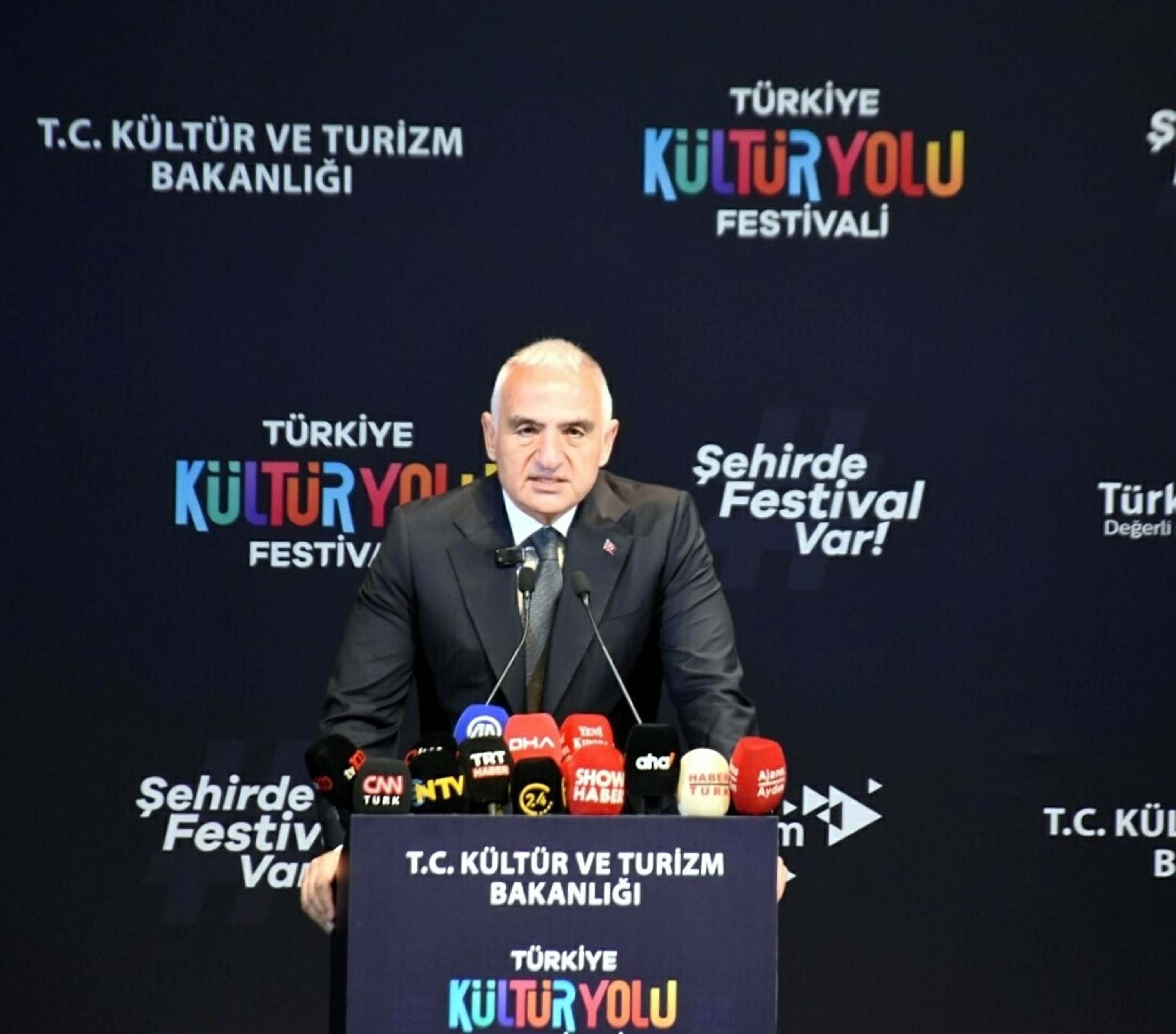 Kültür ve Turizm Bakanı Mehmet Nuri Ersoy Aydın Kültür Yolu Festivali açılışında konuşuyor
